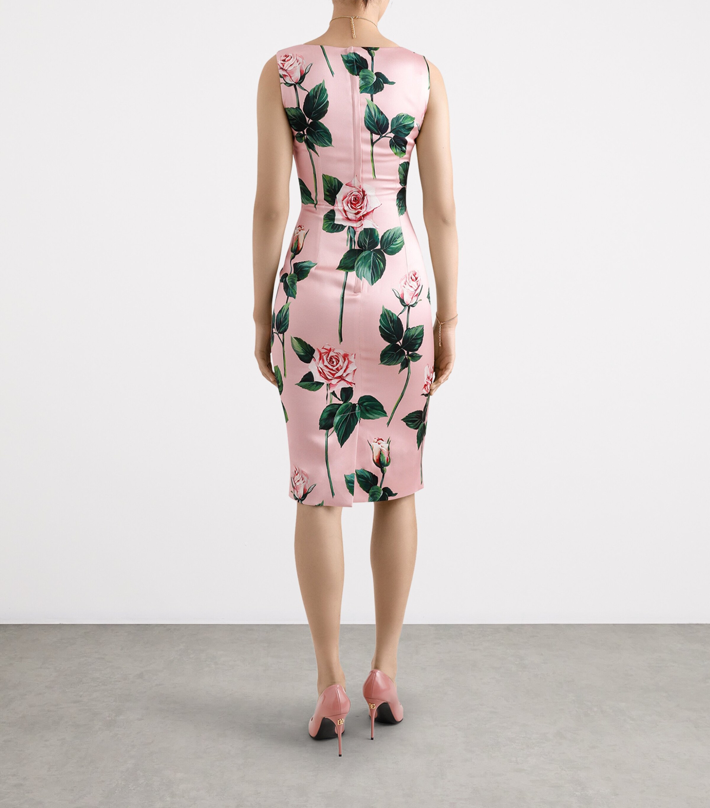 【送料&関税込】Dolce & Gabbana Floral Printed Midi Flar Dolce & Gabbana floral-print Midi Dress | Black | FARFETCH CA