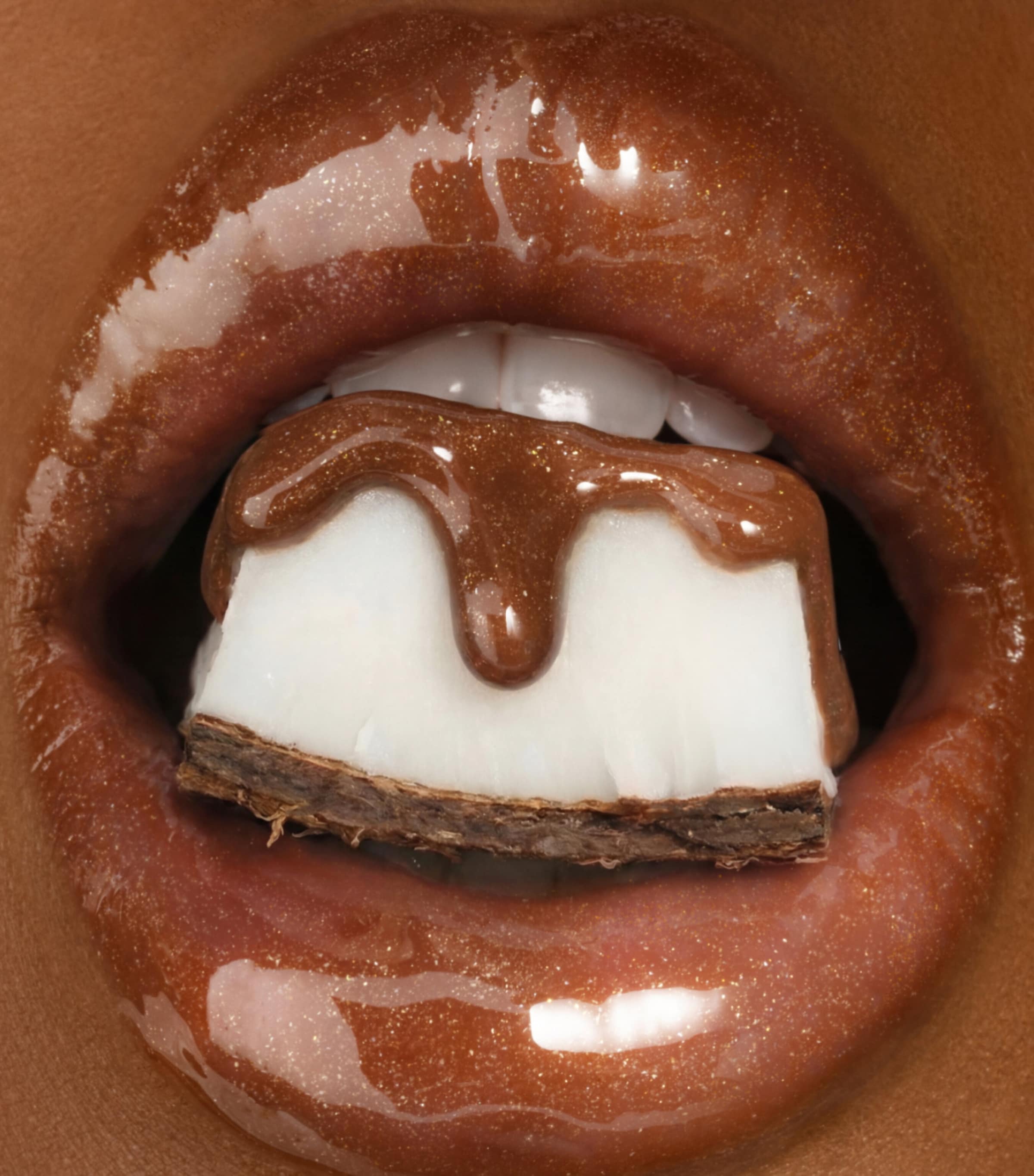 Gisou Honey Infused Lip Oil Coco Cacao Image 9