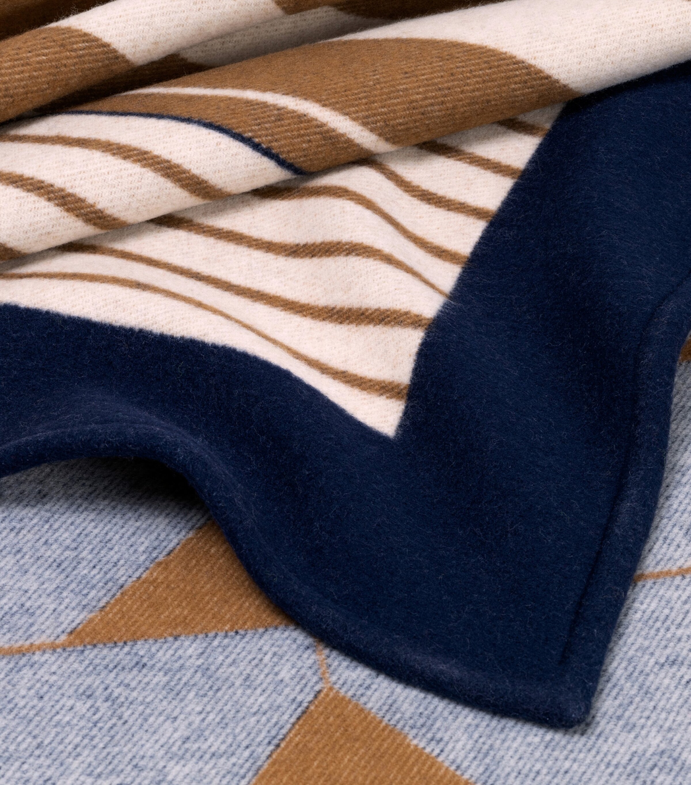 Frette Wool-Cashmere Deco 002 Throw (135cm x 220cm) Blue/cream Image 6