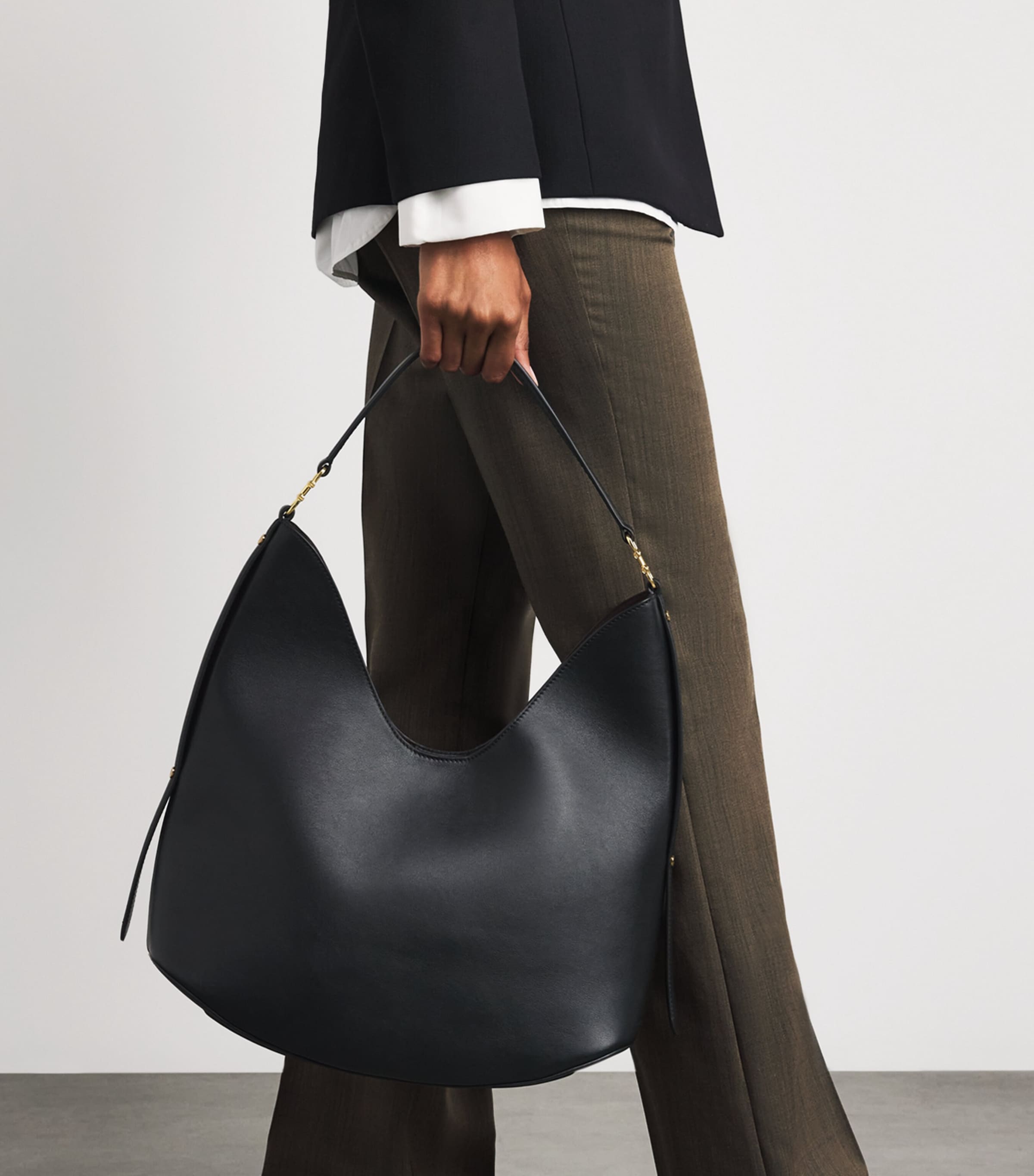 Harrods Medium Leather Penny Shoulder Bag Black Image 4