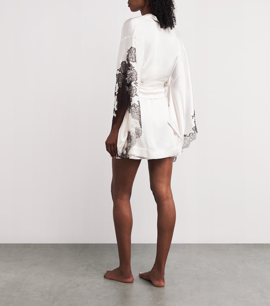 Silk Lace-Detail Short Robe PEARL/EBENE Image 3