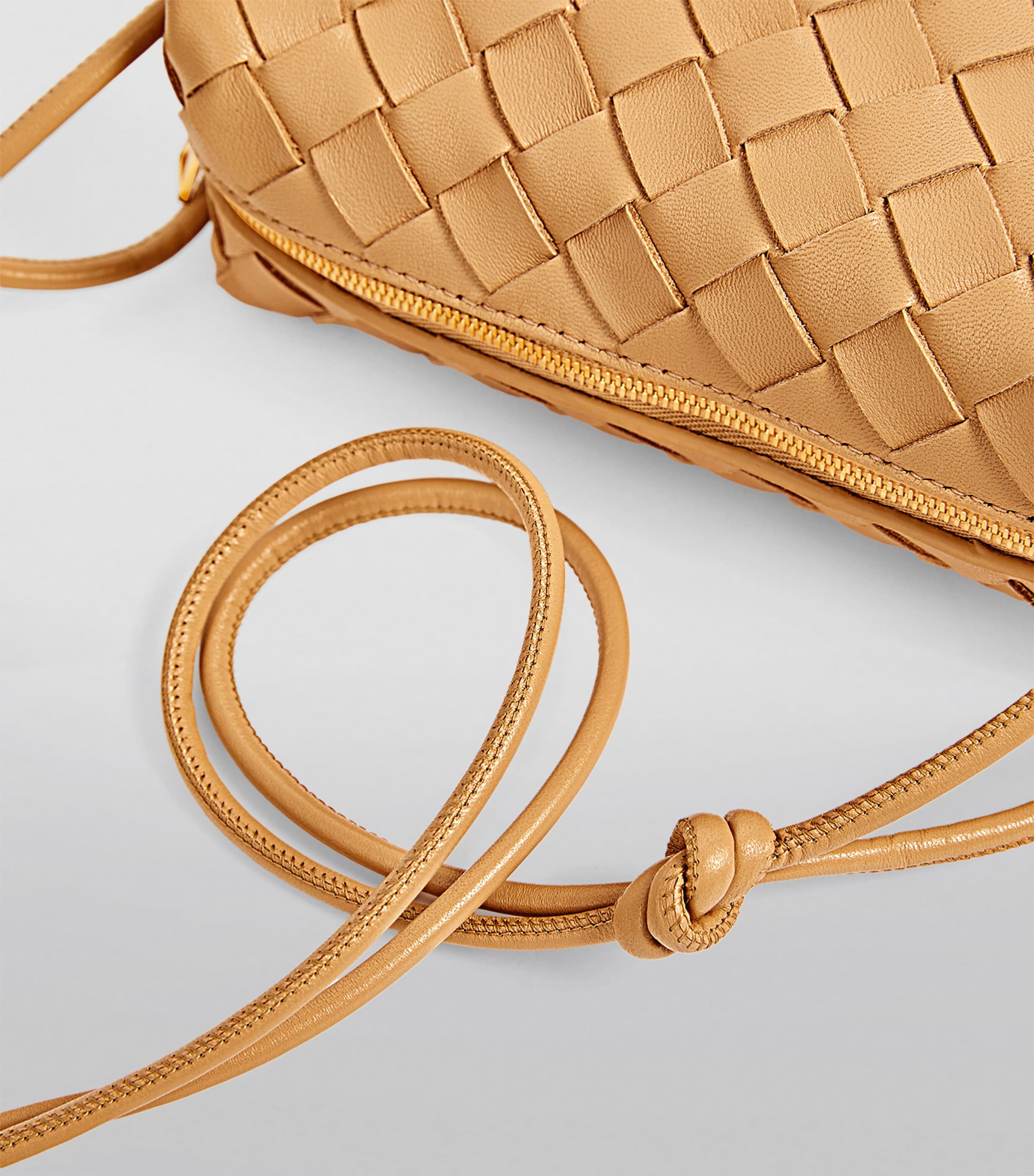 ボッテガ・ヴェネタ〉新作 BAULETTO BAG | 特選ファッション