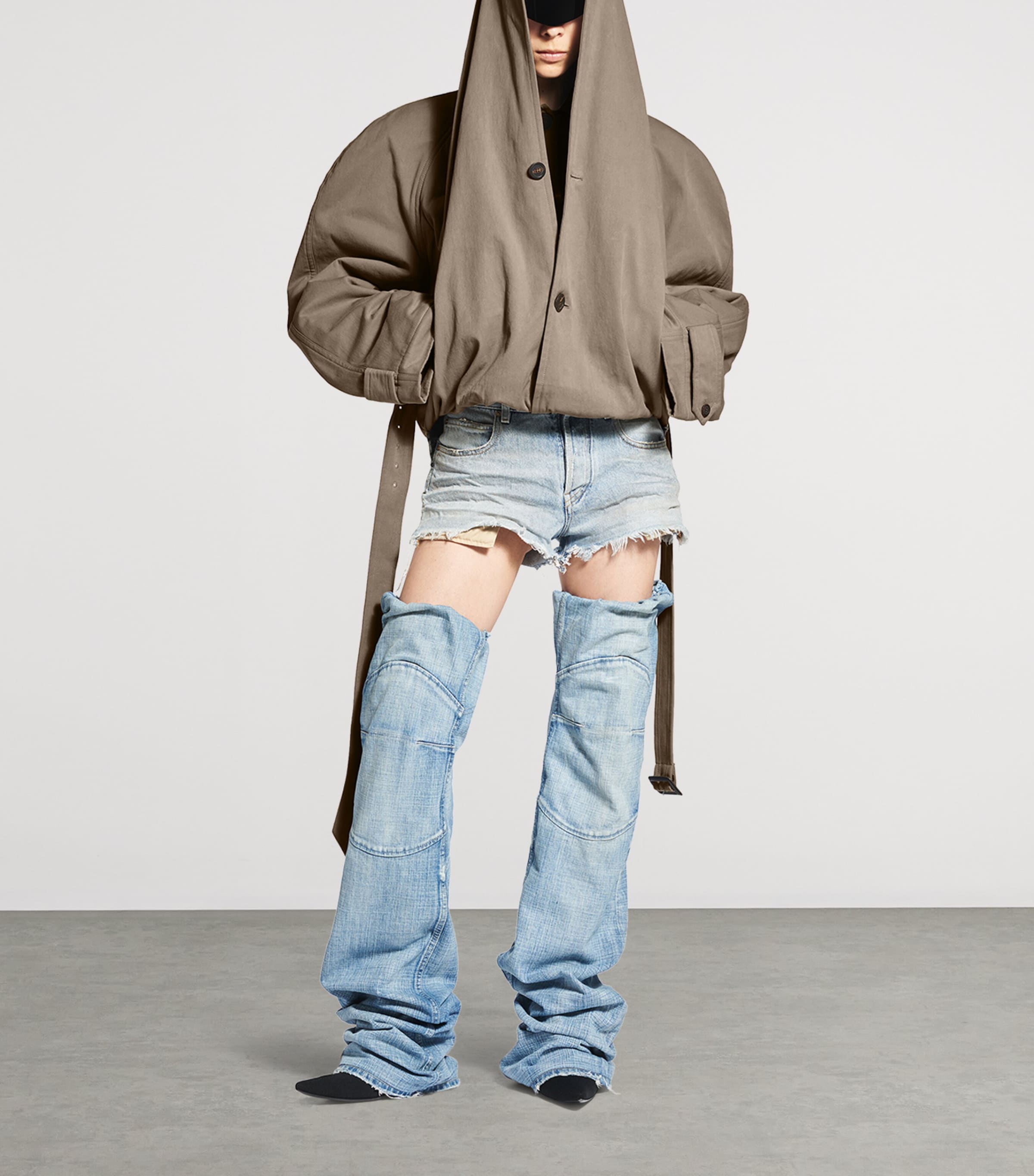【BALENCIAGA】FLIPPED HOODED TRENCH ロゴ ジャケット ブルゾン Balenciaga Flipped Hooded Trench Coat | Harrods US