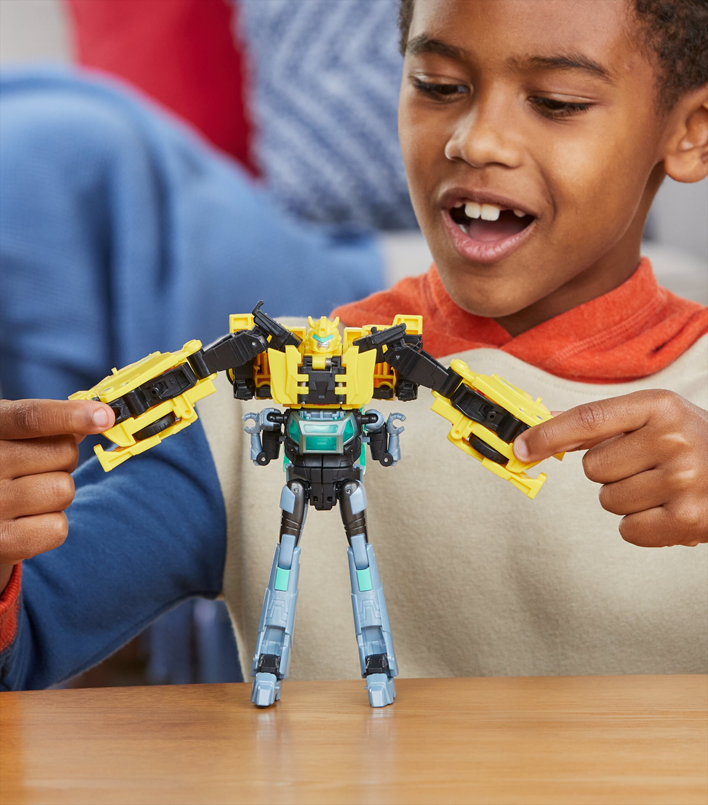 Transformers EarthSpark Cyber-Combiner Bumblebee and Mo Malto MULTI Image 8