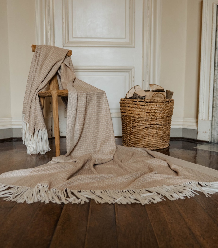 Araminta Campbell Large Alpaca-Blend Willow Throw (150cm x 300cm) Caramel Image 2