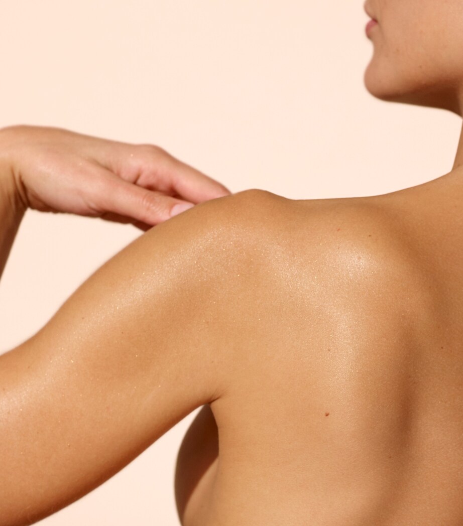 Self Tan Golden Body Gel (125ml) NO COLOUR Image 4