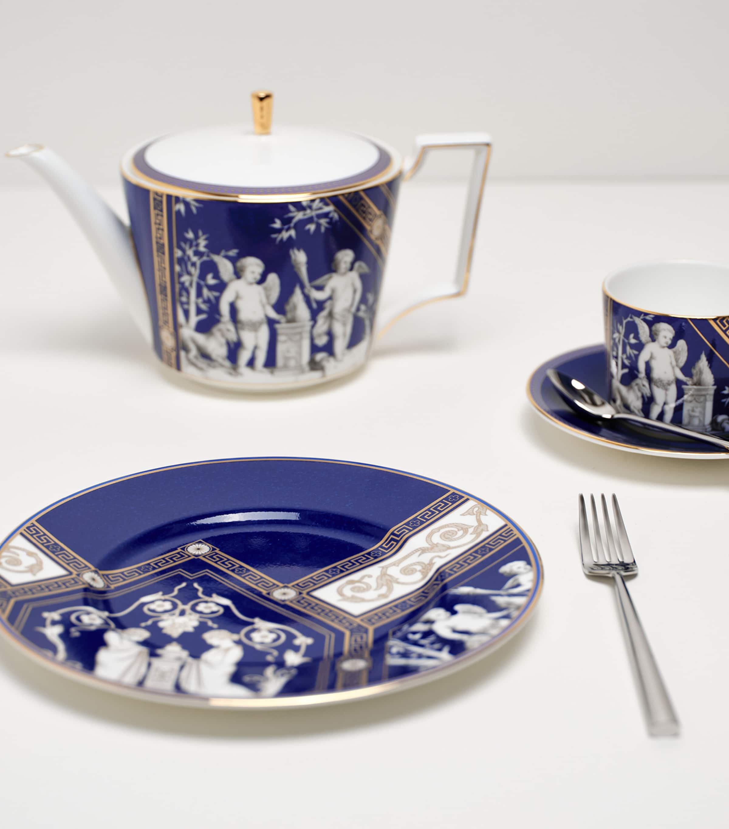 Wedgwood Set of 2 Renaissance Teacups and Saucers Blue Image 7