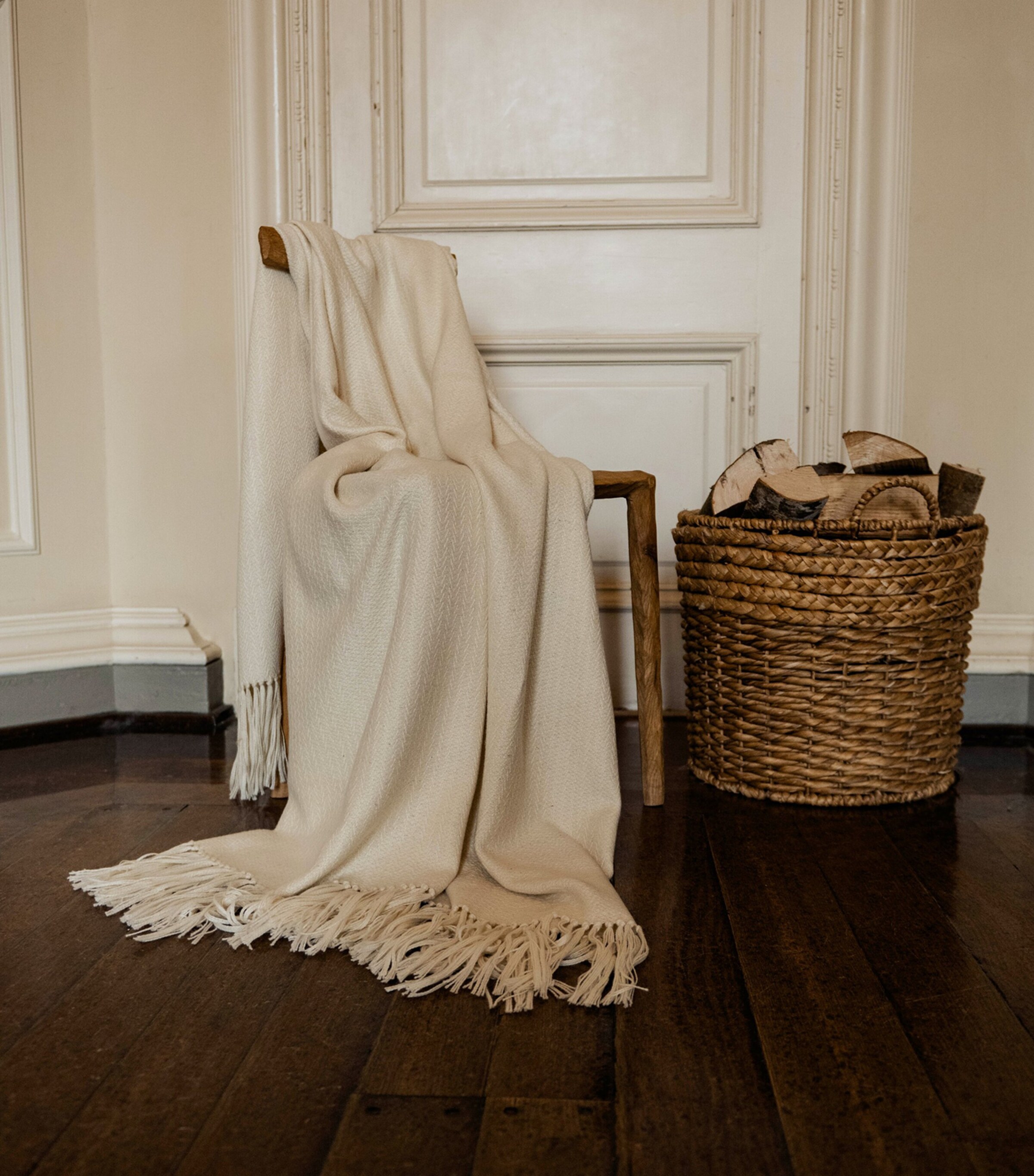 Araminta Campbell Alpaca-Blend Woodland Inkcap Throw (150cm x 230cm) White Image 2