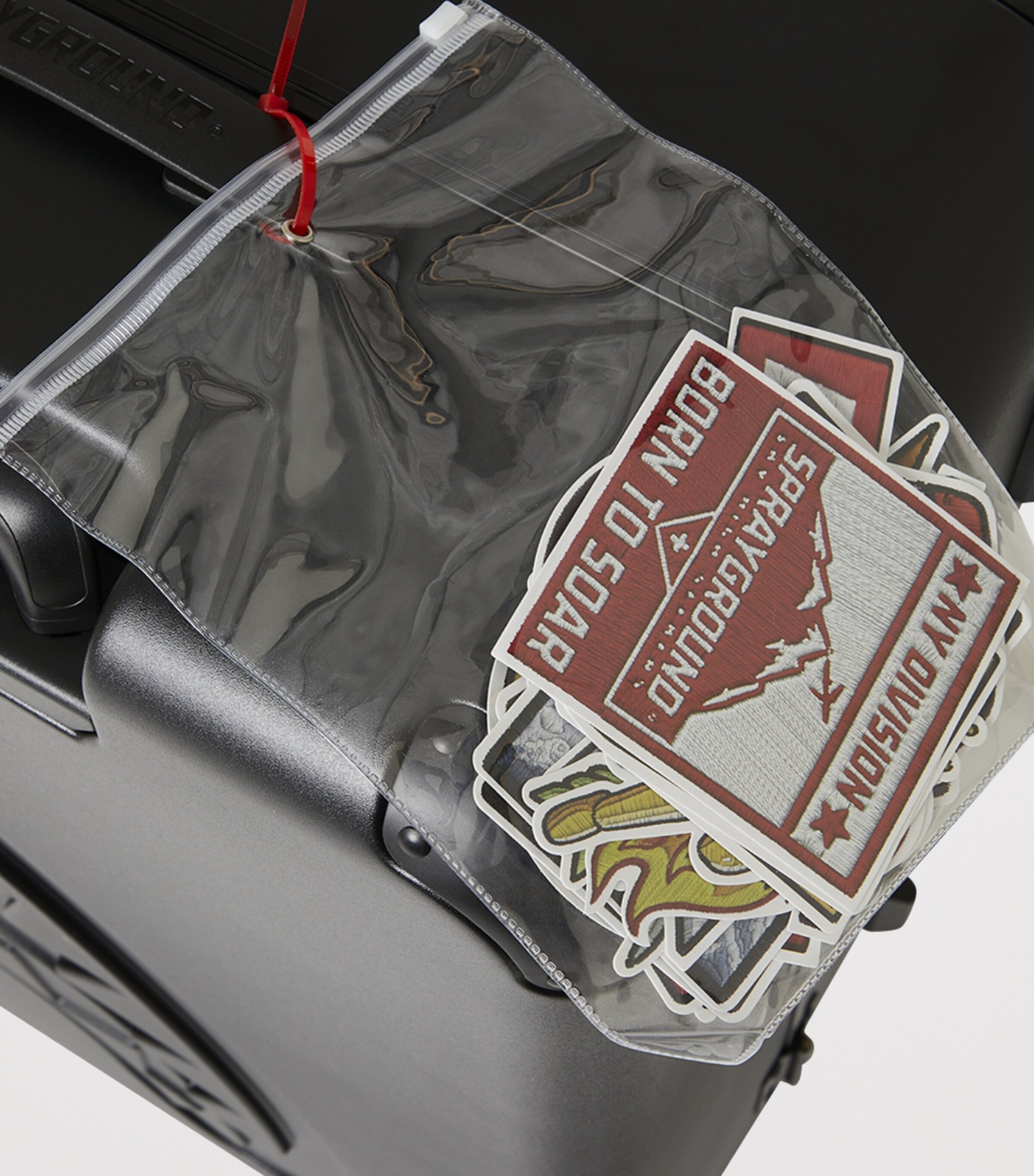 Embossed Check-In Suitcase (79cm) BLACK Image 12