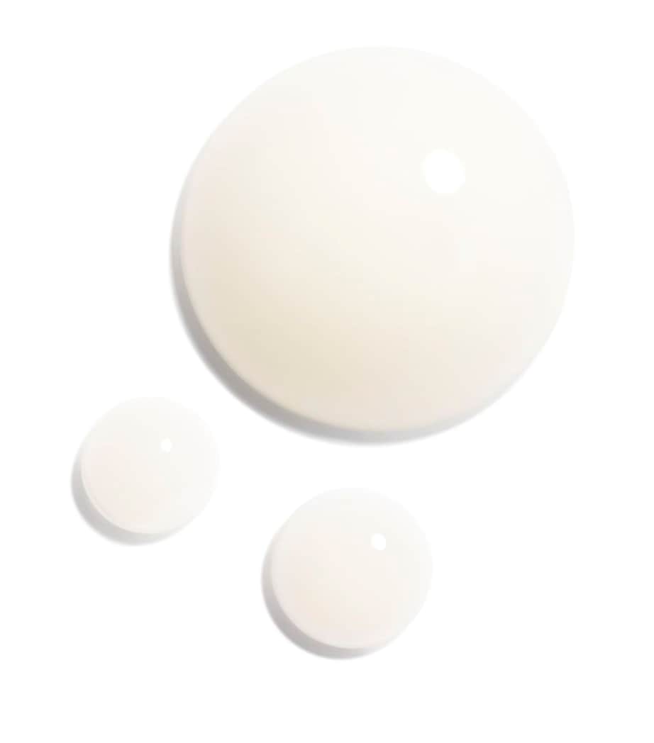 N°1 DE CHANEL Revitalising Eye Serum (15ml) NO COLOUR Image 4