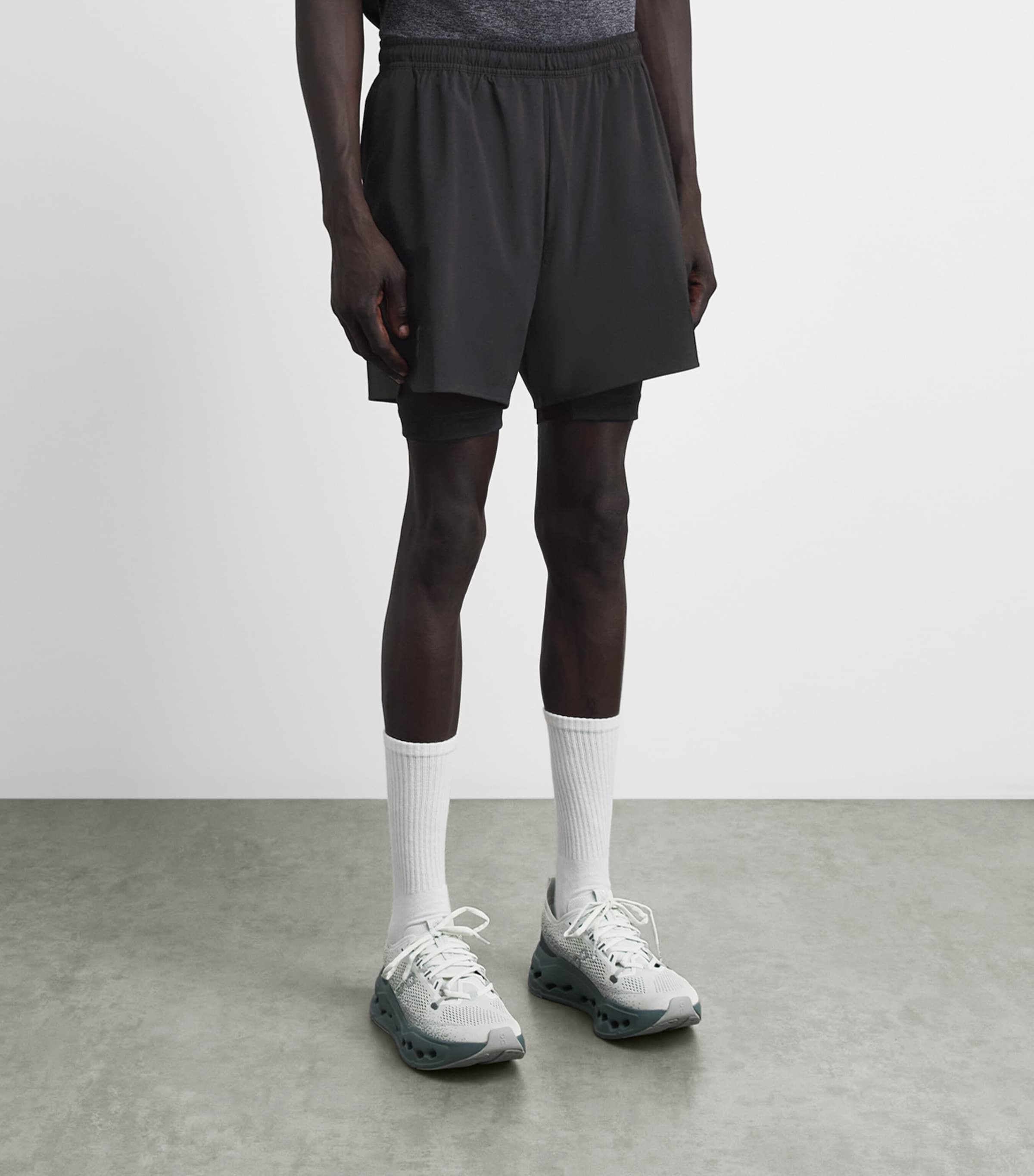 On Mens 2-In-1 Train Shorts Black Image 4