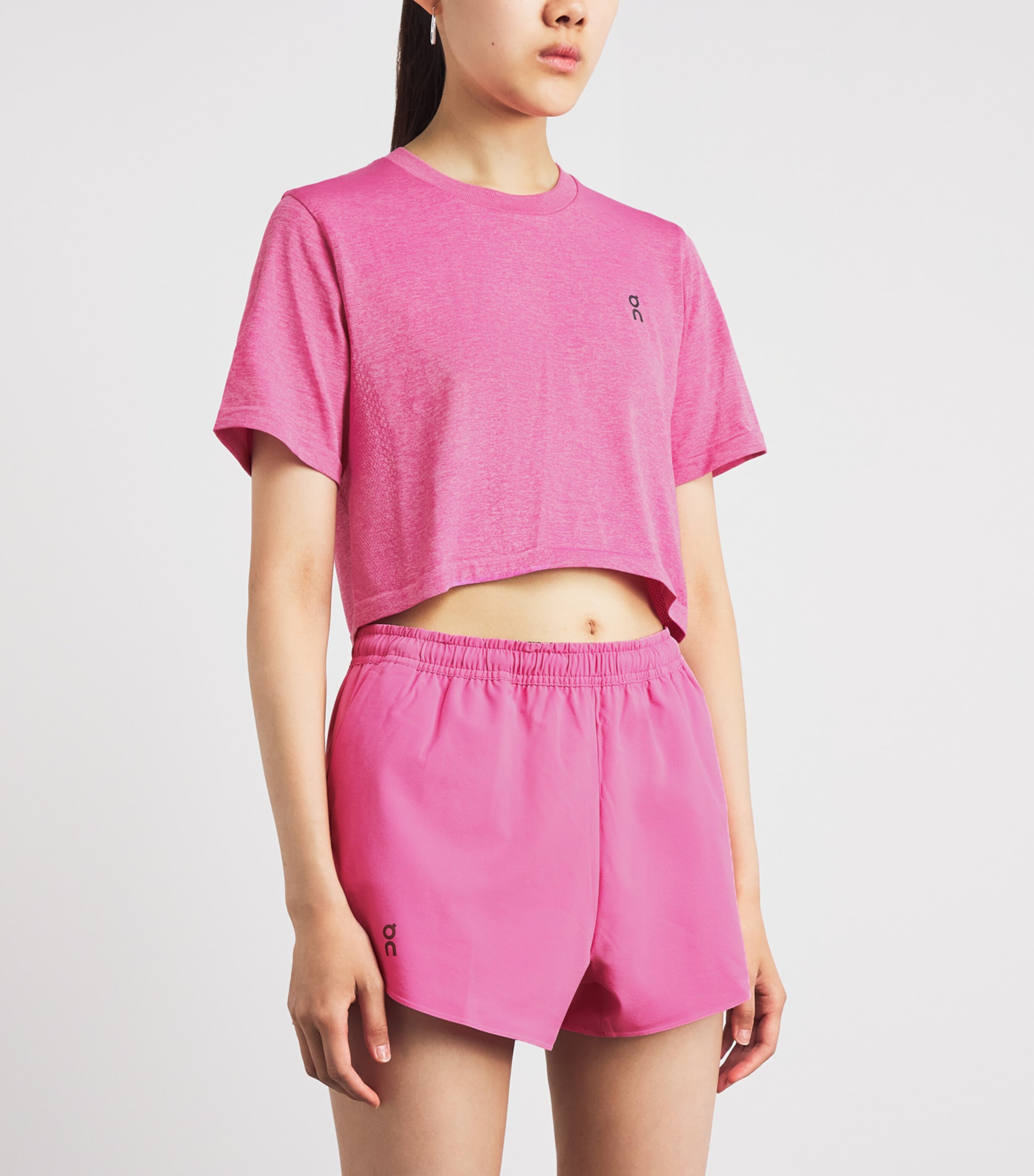 On Womens Train Flex Crop T-Shirt Bubblegum Heather Image 4