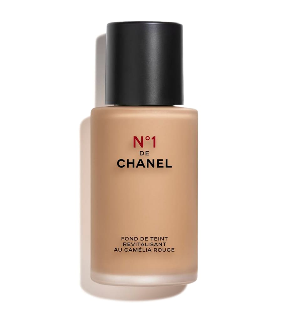 CHANEL N°1 DE CHANEL Revitalizing Foundation Nude Image 1