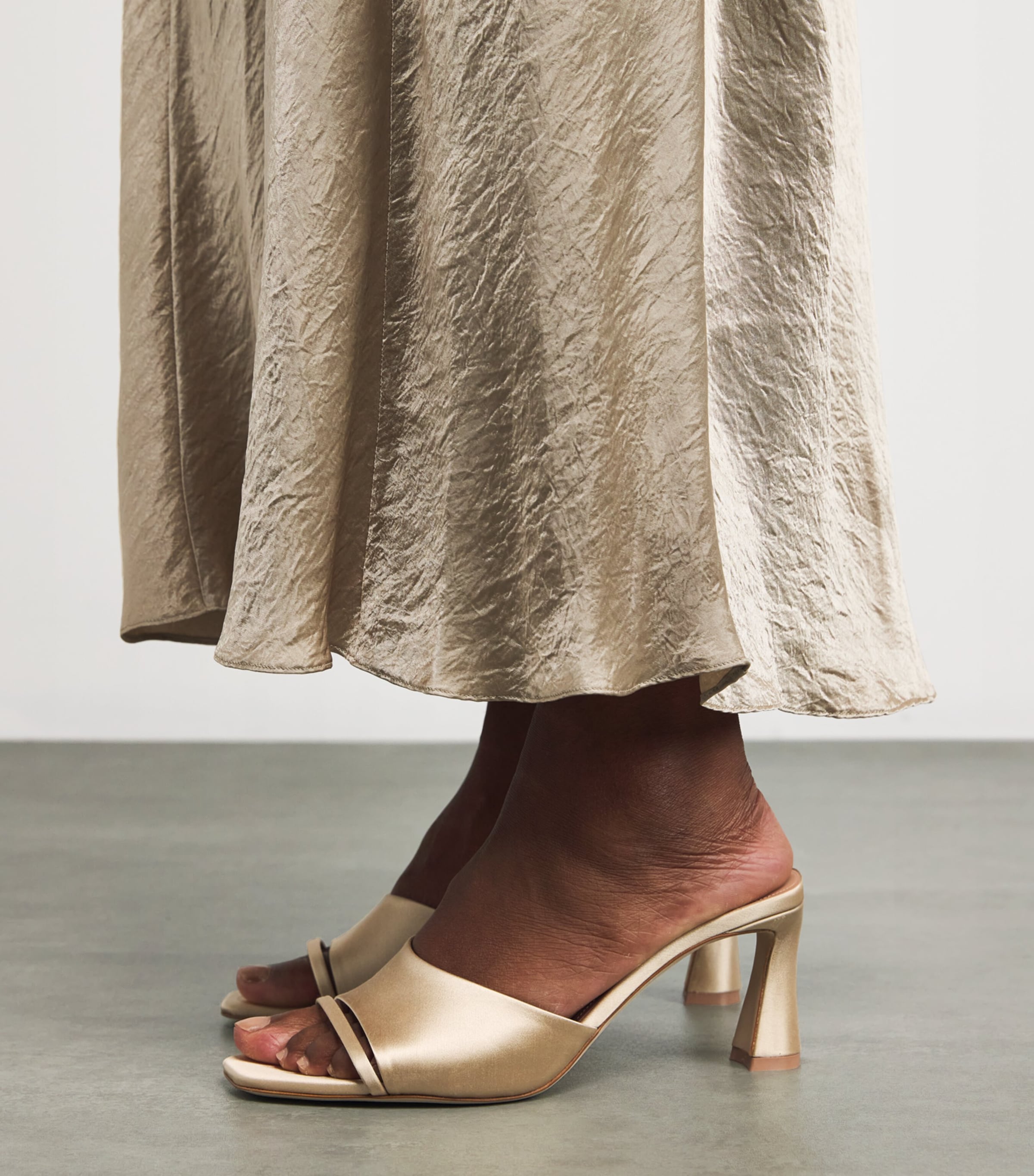 Satin Roxanne Mules 70 PLATINO Image 2