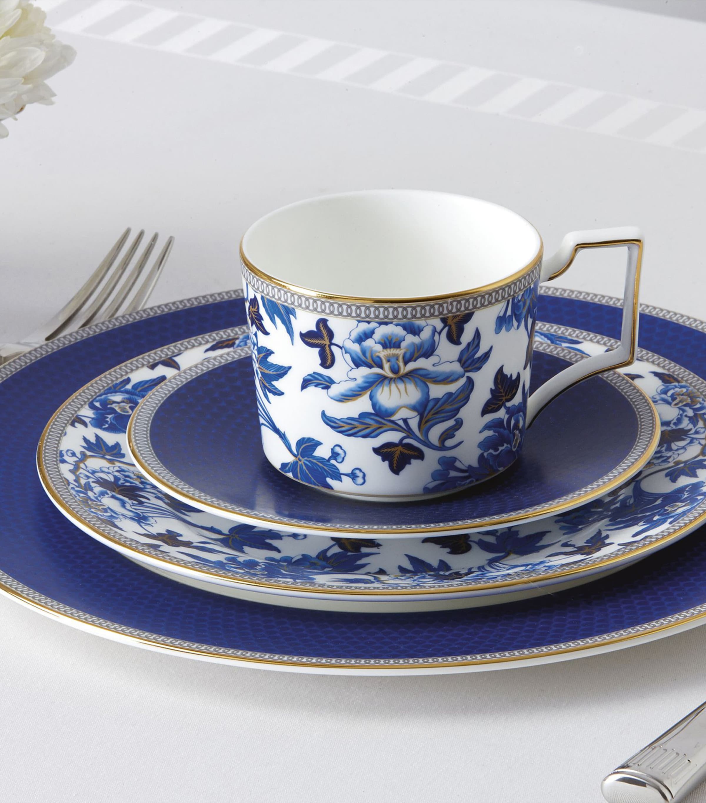 Wedgwood Hibiscus Plate (20cm) Image 2