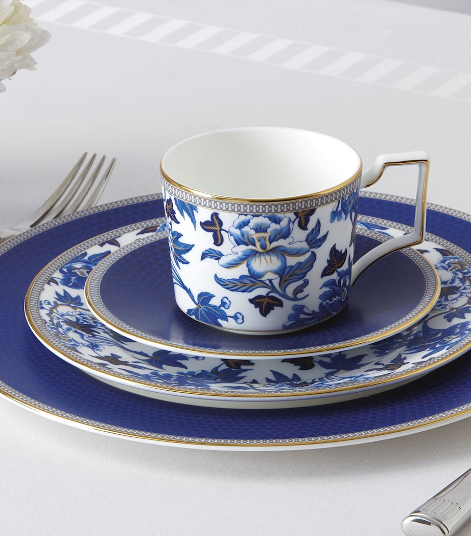 Wedgwood Hibiscus Plate (20cm) Image 2