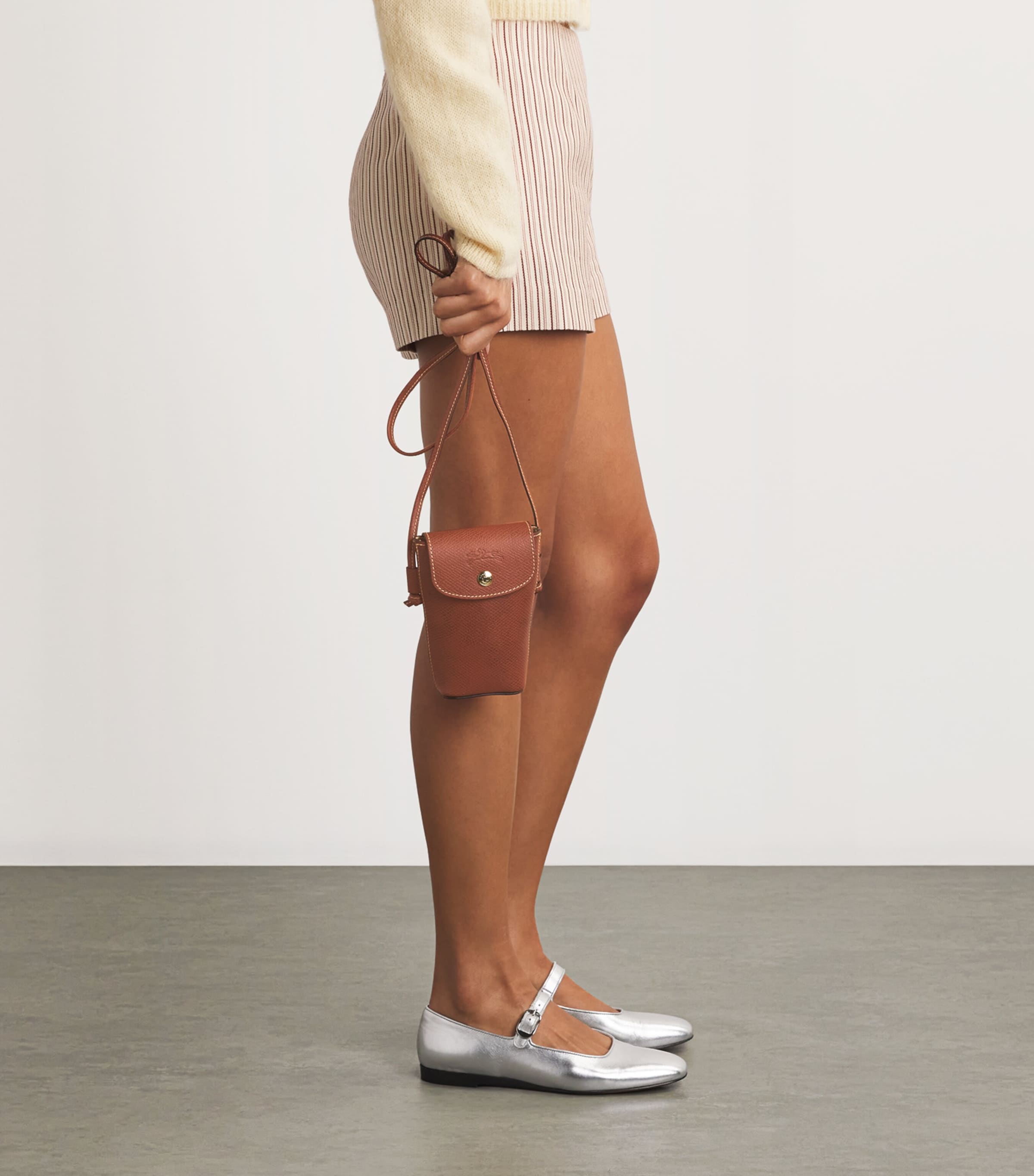 Leather Épure Phone Case with Strap 035 BROWN Image 5