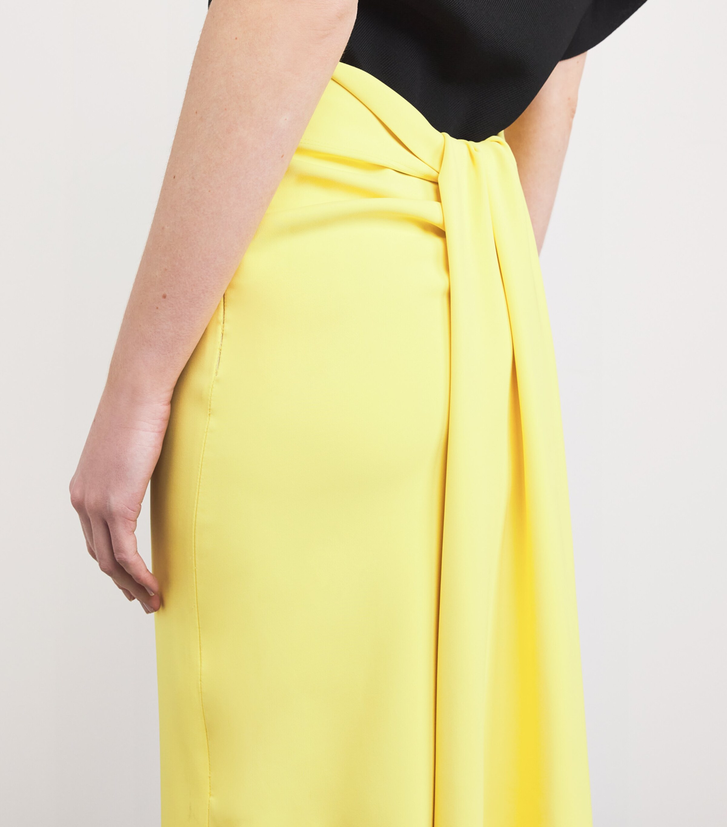 【関税＆送料込み】Jacquemus The Sablier Skirt Jacquemus The Sablier Skirt | White | FARFETCH