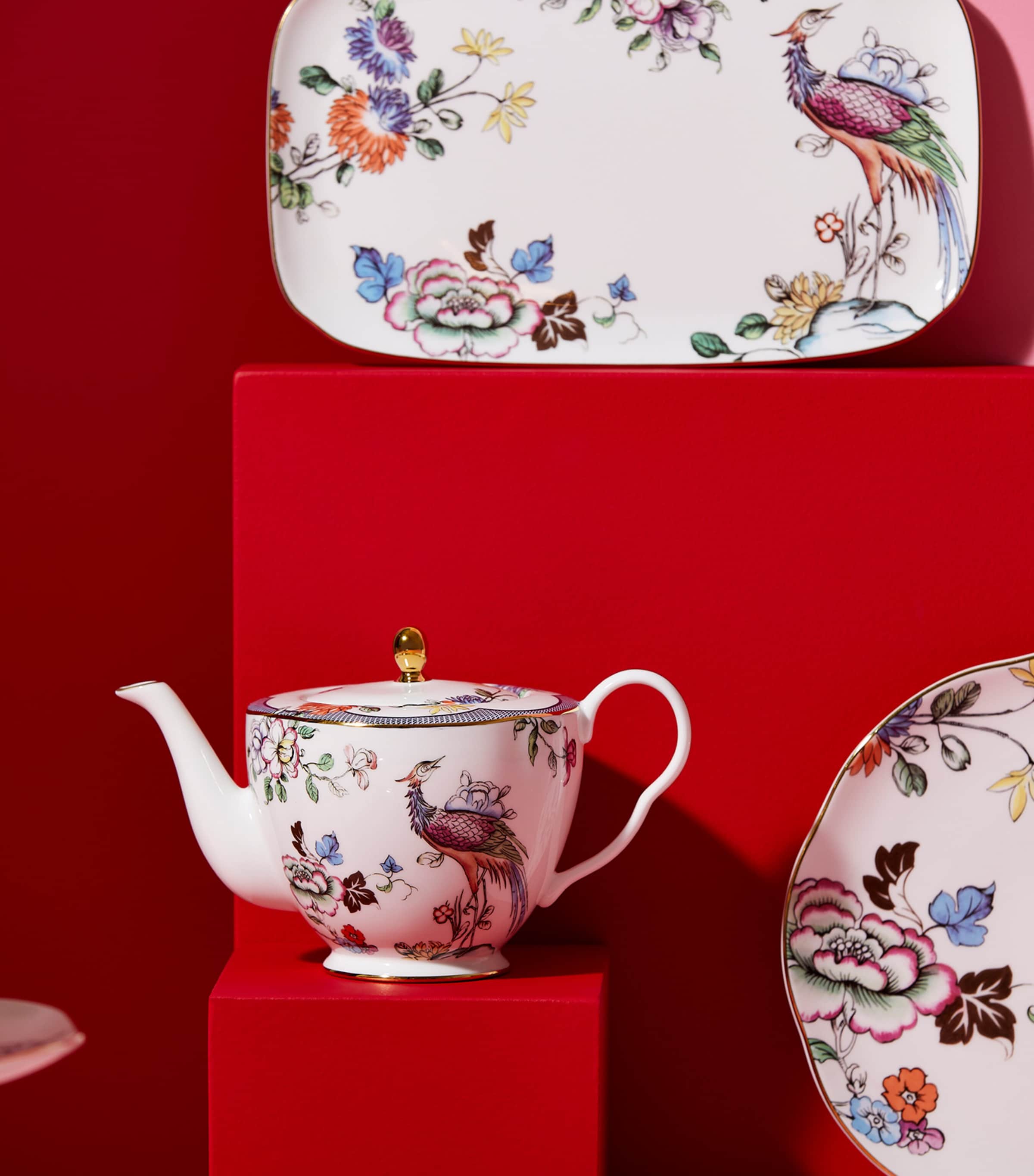 Wedgwood Fortune Teapot (370ml) Image 3