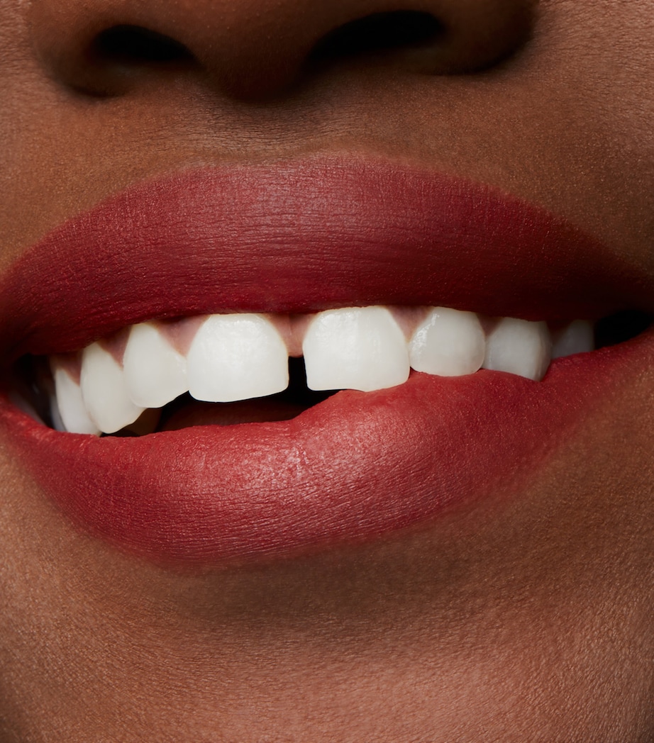 Powder Kiss Liquid Lipcolour DEVOTED TO CHILI Image 8