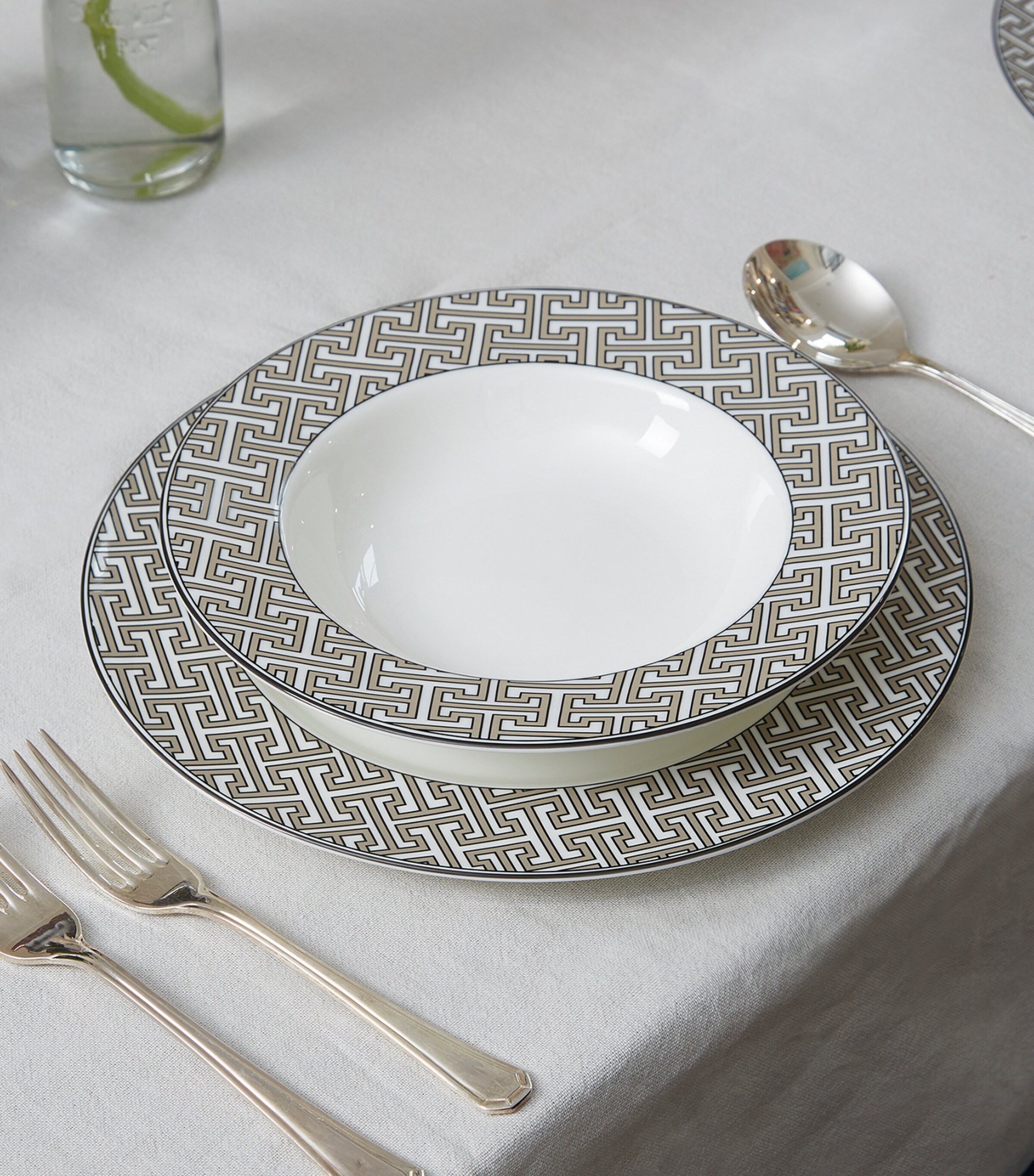 Maze Soup Bowl (23cm) TRUFFLE Image 2