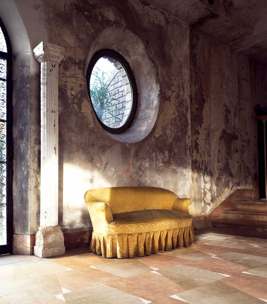 x Kelly Wearstler Crux Auburn Rug (1.83m x 2.74m) GOLD Image 7