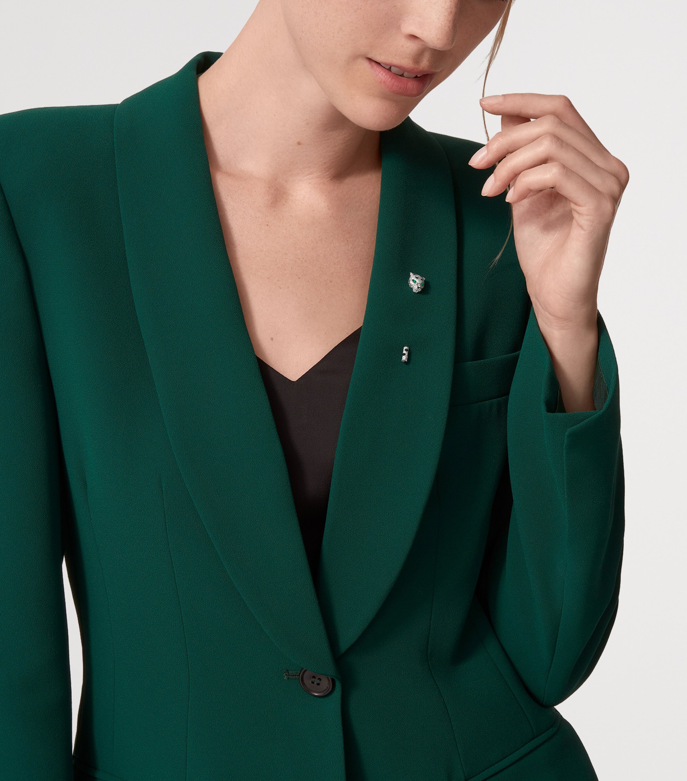 White Gold, Diamond, Emerald and Onyx Panthère de Cartier Brooch WHITE GOLD Image 2