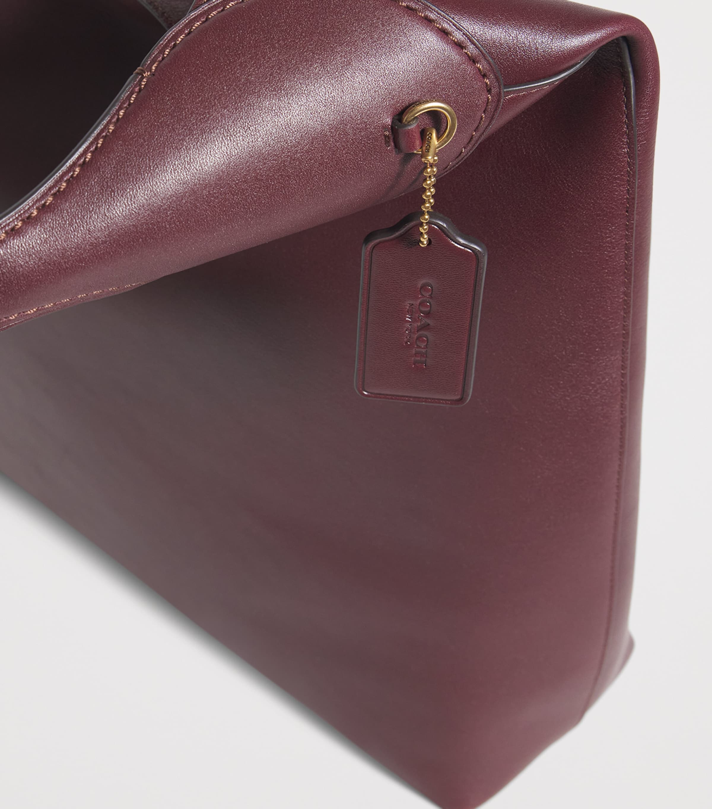 ✨Rare✨Coach Burgundy One-Shoulder Pouch ✨Rare✨Coach Burgundy One-Shoulder Pouch