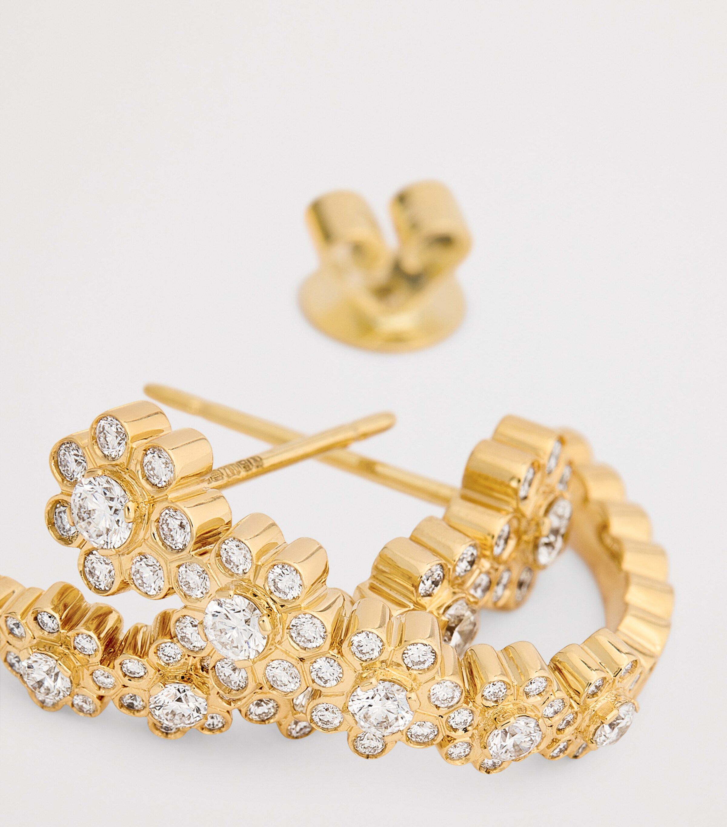 Sophie Bille Brahe Yellow Gold and Diamond Boucle Fleurs Hoop Earrings Yellow Gold Image 6