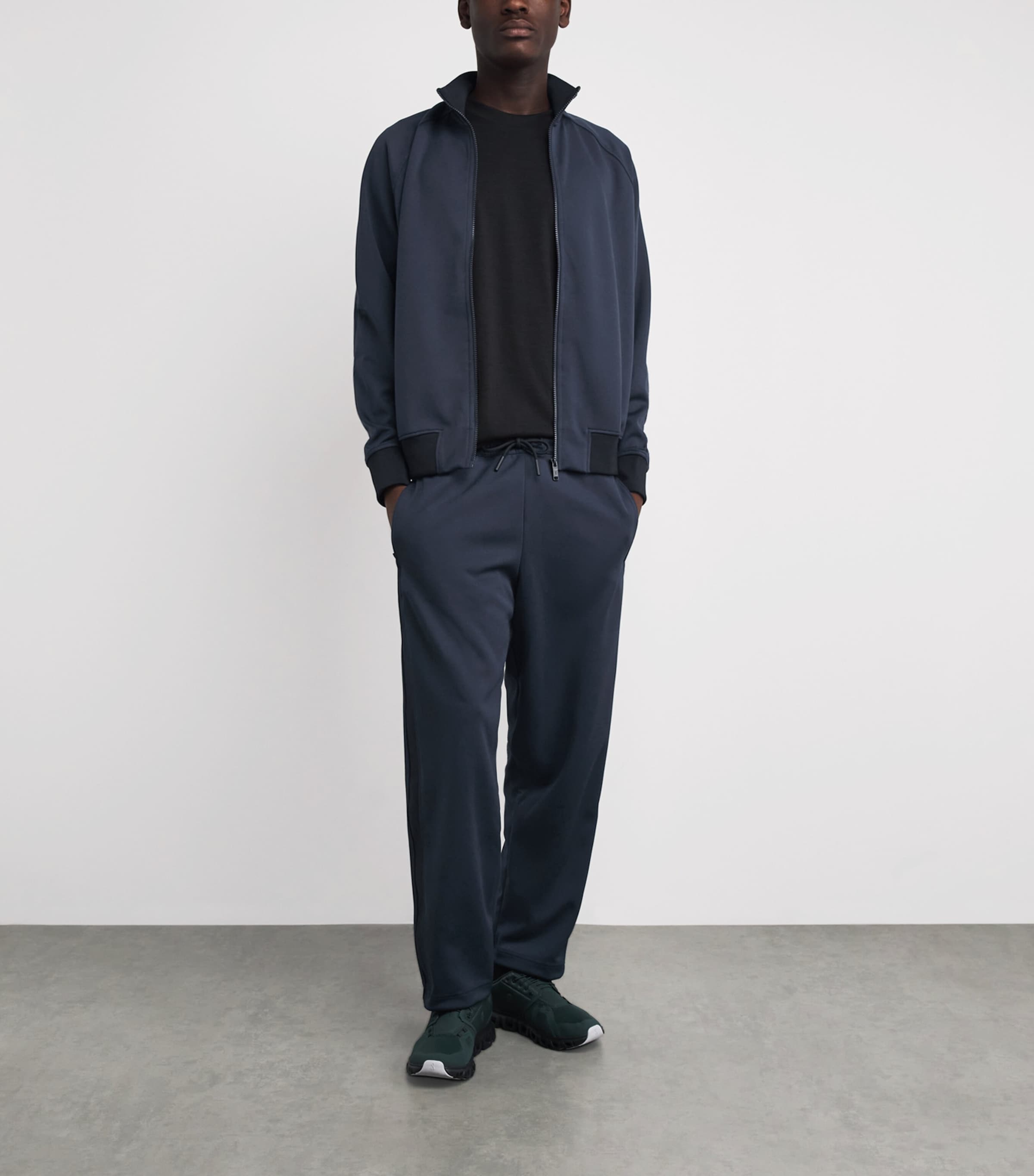 On Mens Recycled Courtside Sweatpants Midnight Image 2