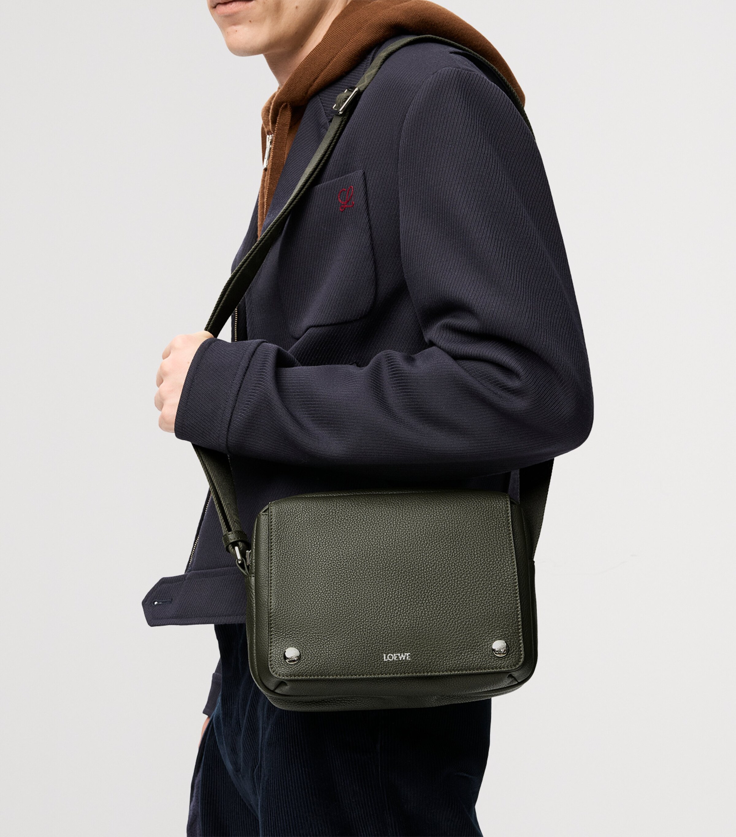 Medium Leather Pebble Messenger Bag DARK KHAKI Image 6