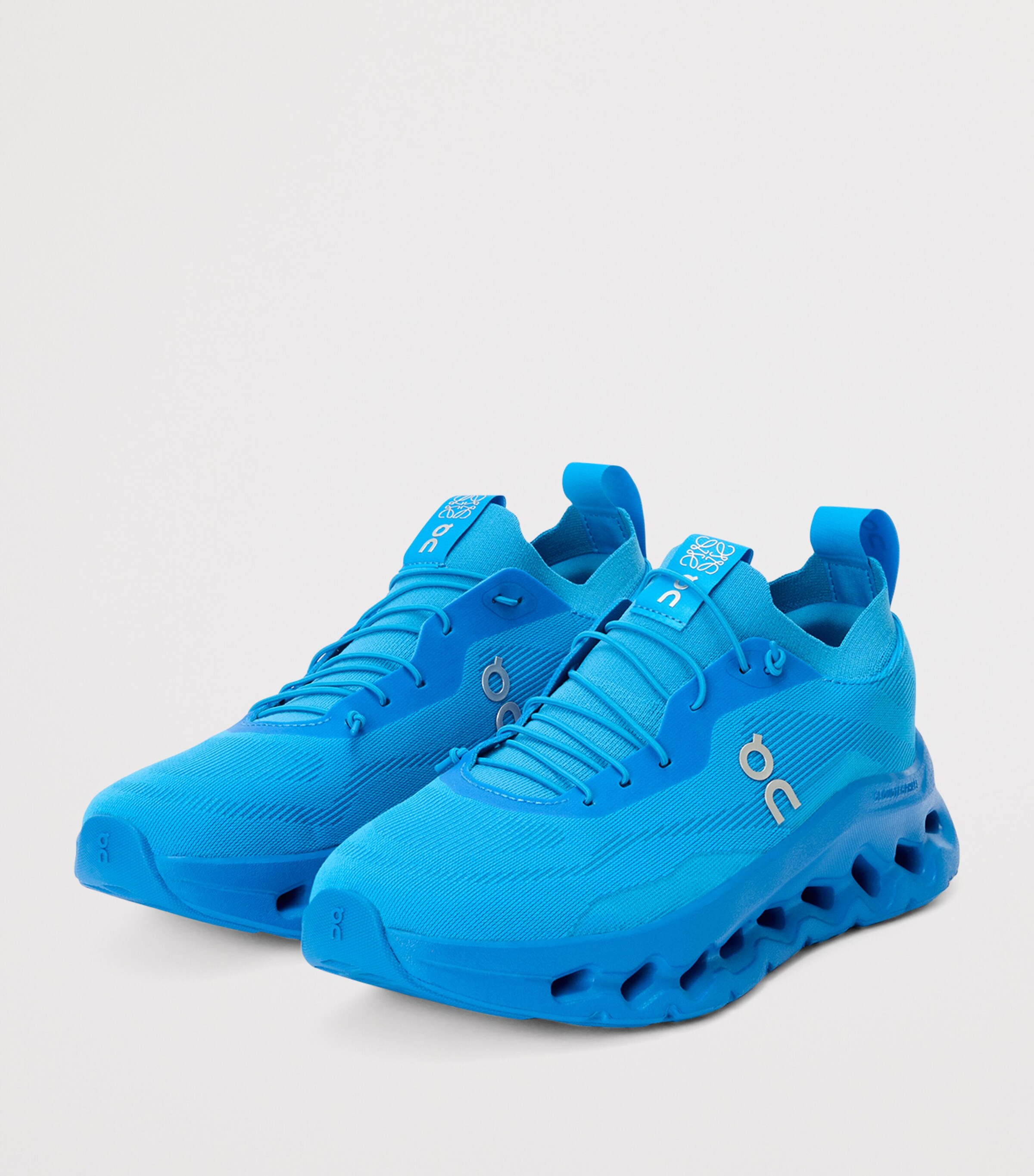 【LOEWE x On】Cloudtilt ランニングシューズ Electric Blue x On Cloudtilt running shoes in blue - Loewe | Mytheresa