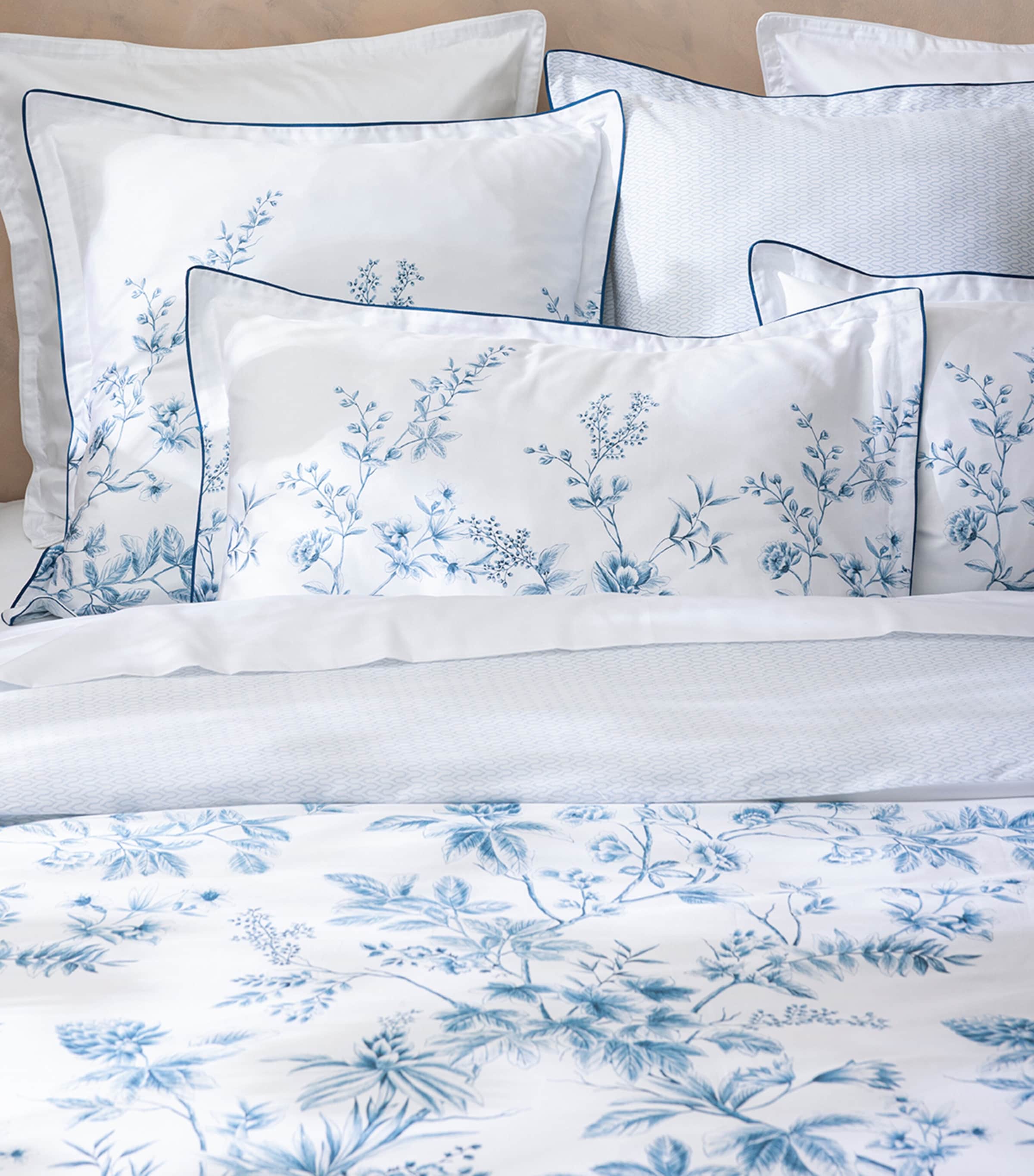 Alexandre Turpault Organic Cotton Amboise King Duvet Cover (230cm x 220cm) Medium Blue Image 2