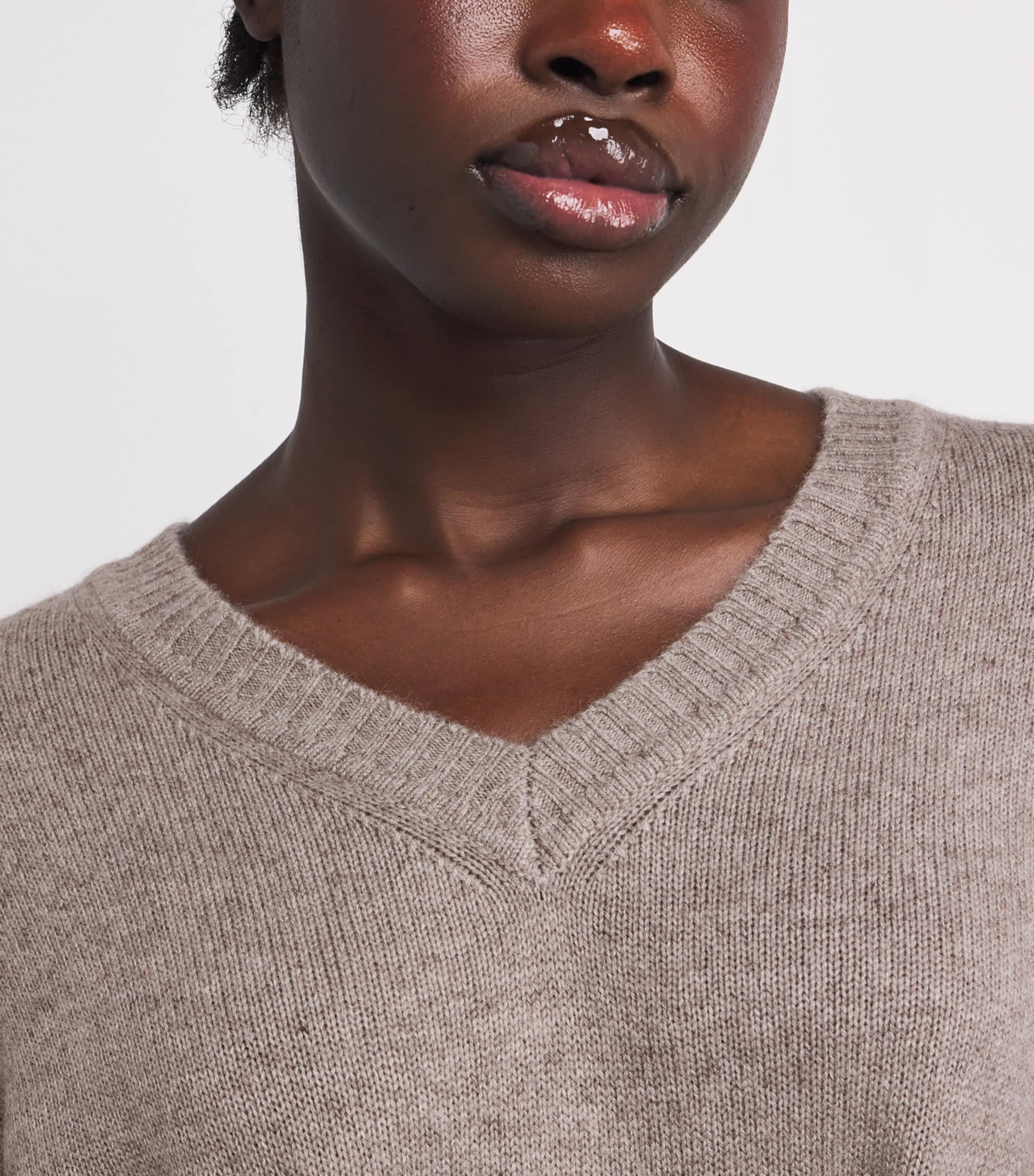 Skims Womens Wool-Cashmere Blend V-Neck Sweater Linen Image 6