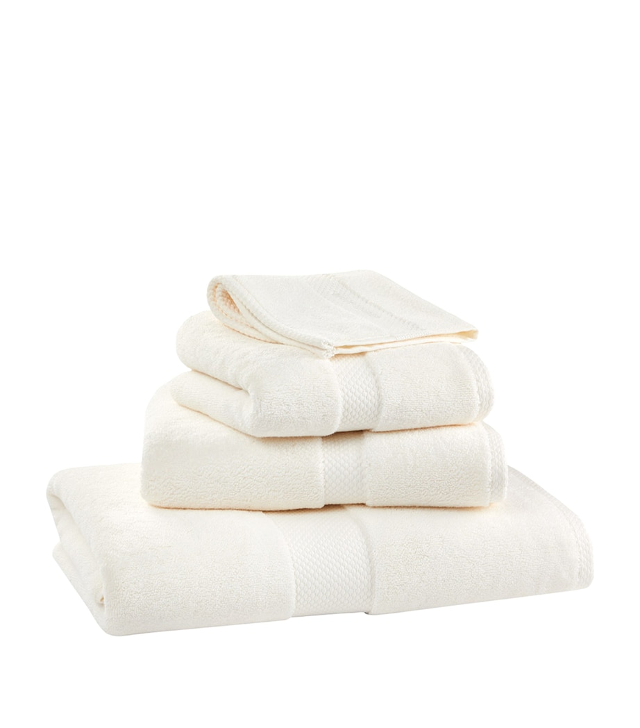 Avenue Facecloth (30cm x 30cm) ALABASTER Image 1