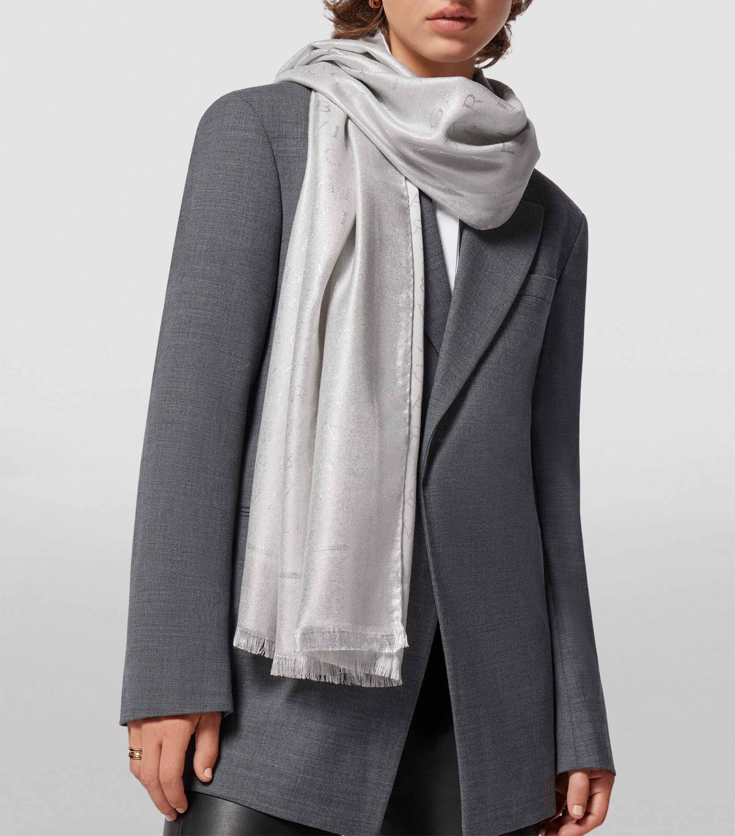 Logomania Lettere Maxi Print Scarf BEIGE MEDIUM Image 2