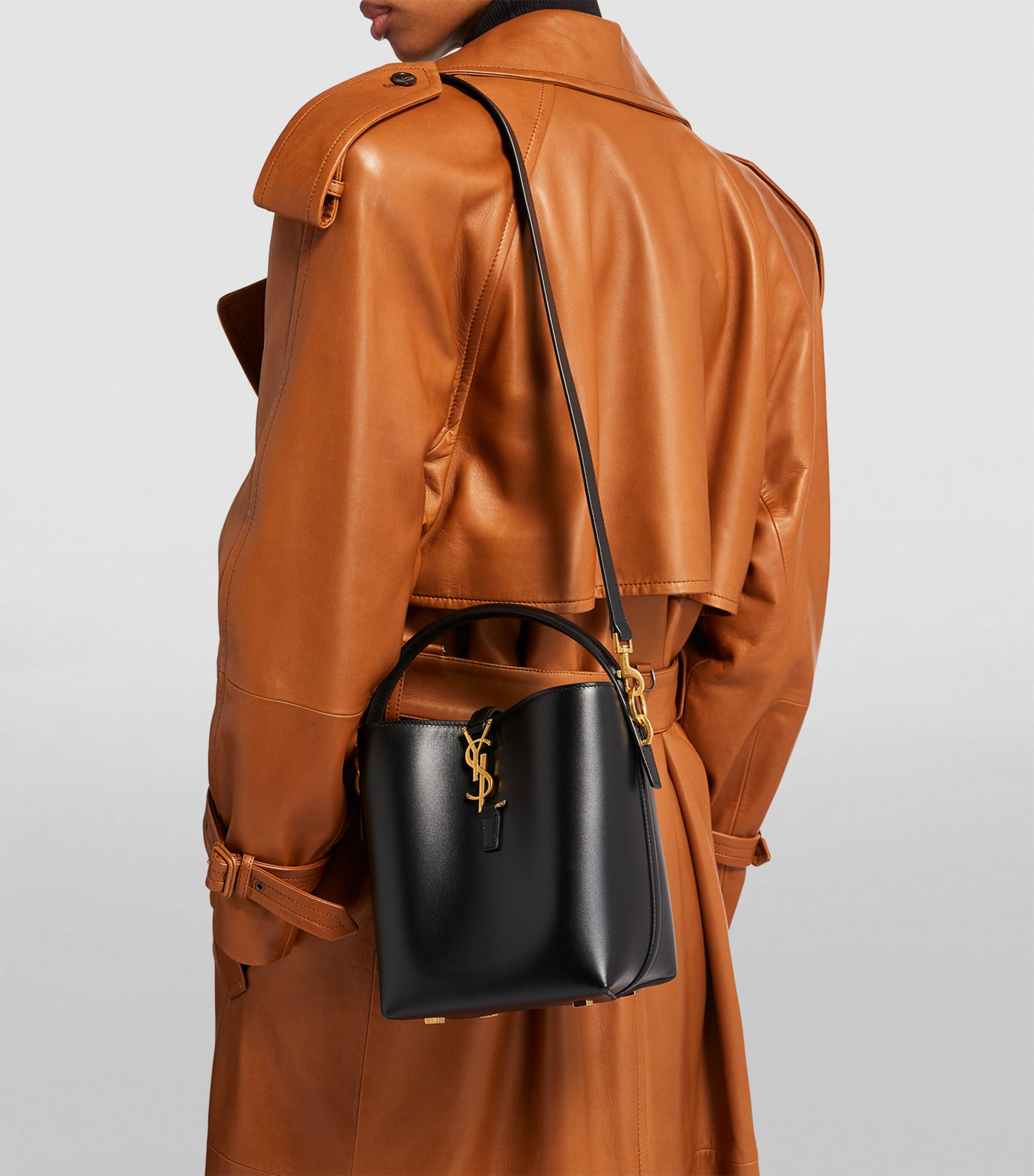 Small Le 37 Bucket Bag 1000 Image 8