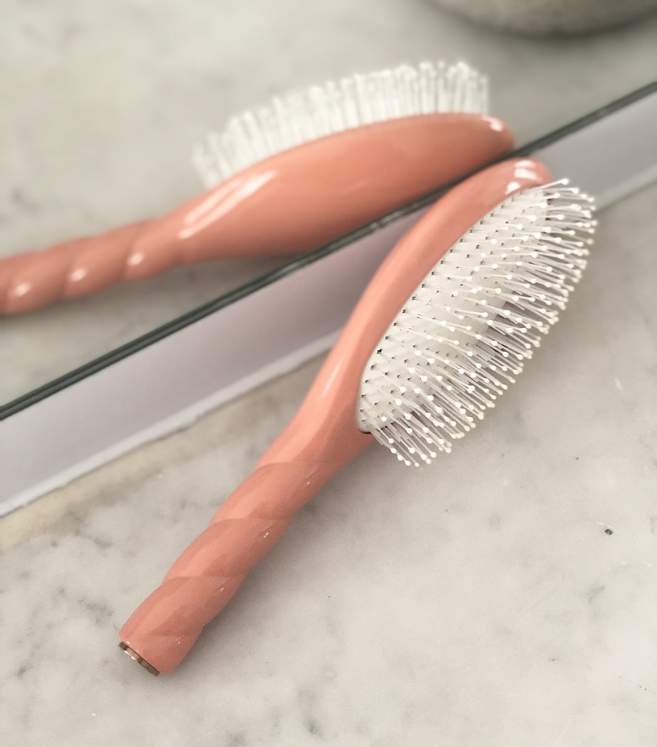 N.04 The Miracle Detangling Scalp Brush CORAL Image 2