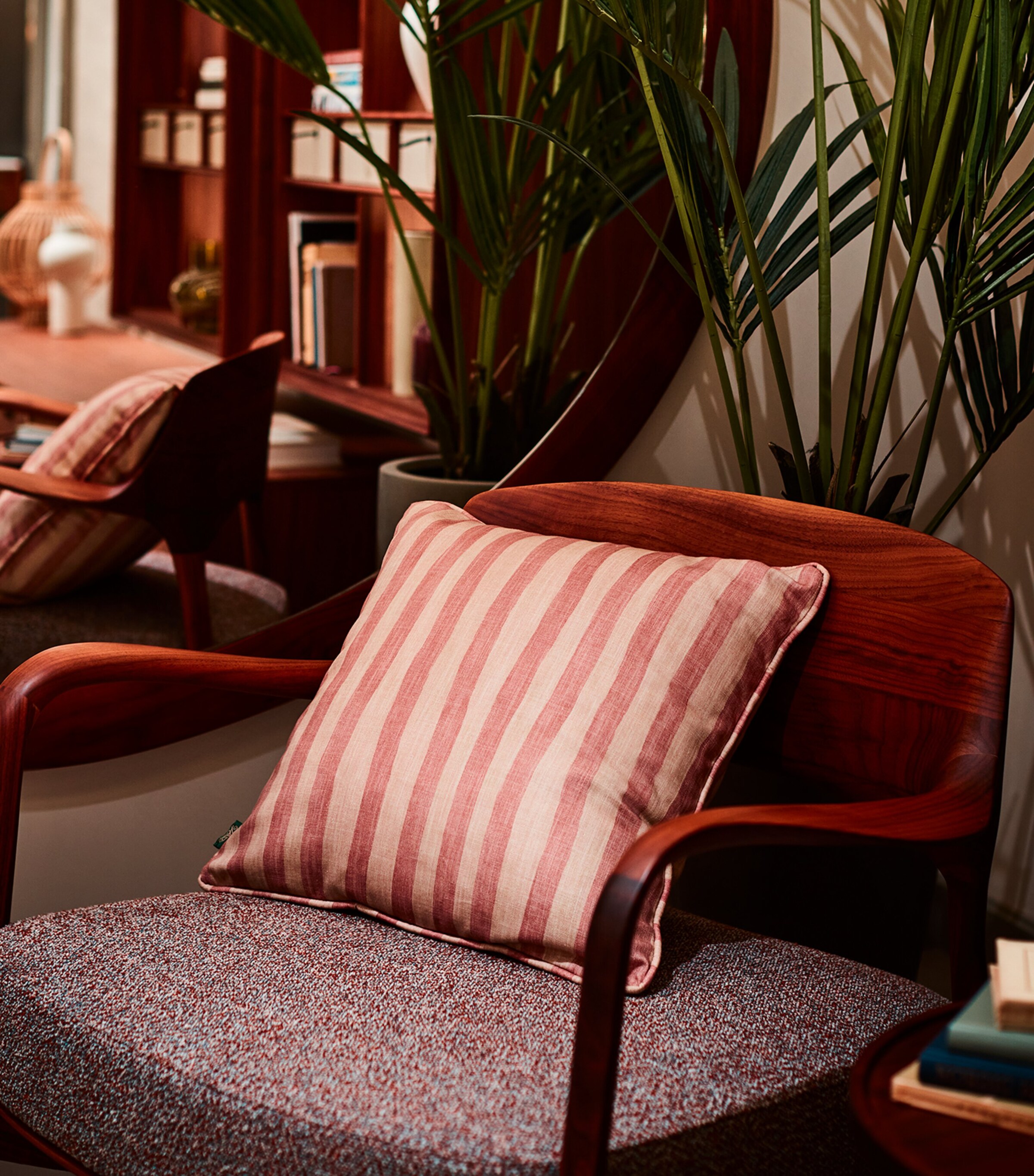 Cotton-Linen Artist's Stripe Cushion (40cm x 40cm) SAKURA ASTRANTIA Image 2