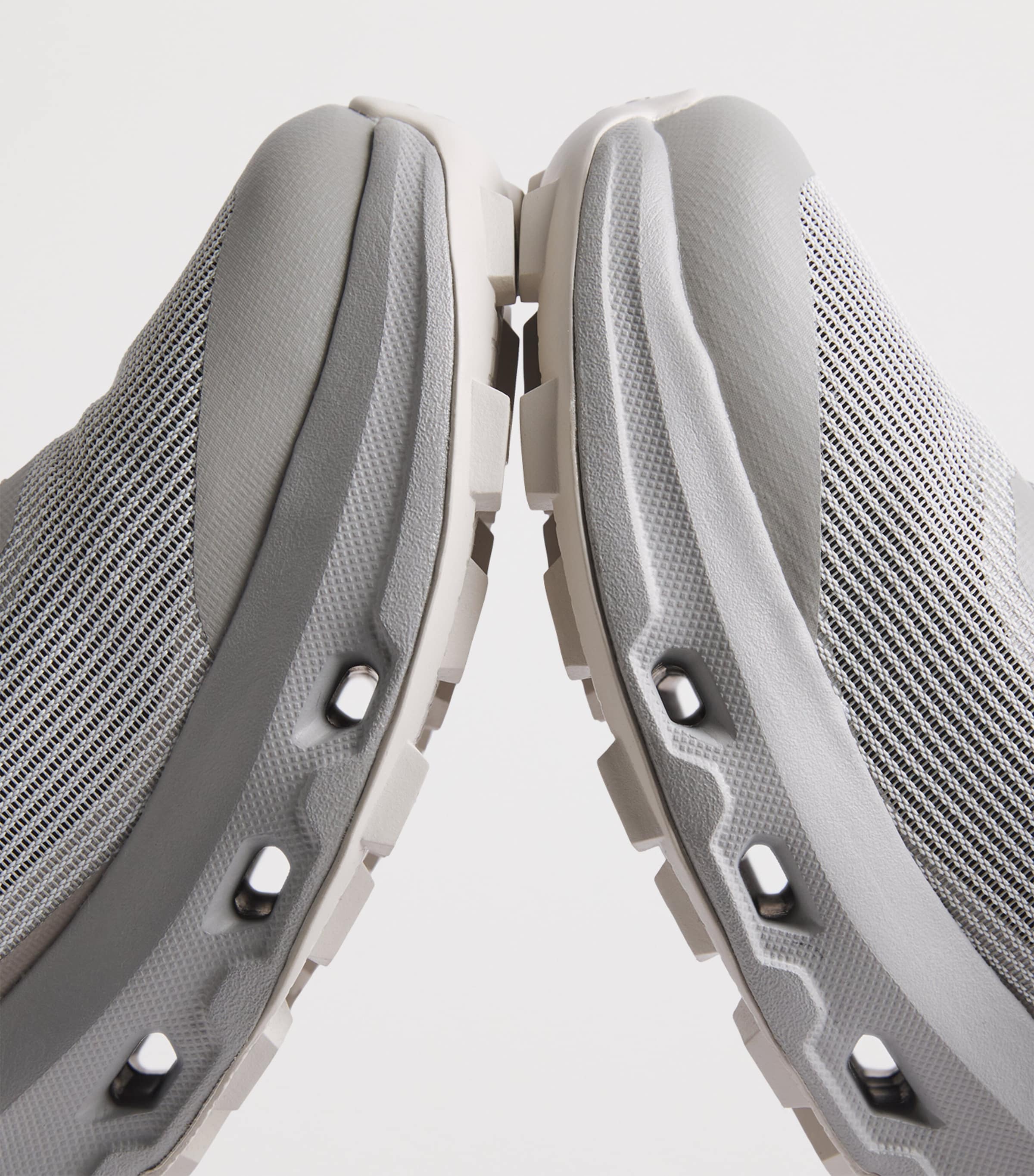On Mens Cloudvista 3 Trainers Fog | Pearl Image 7
