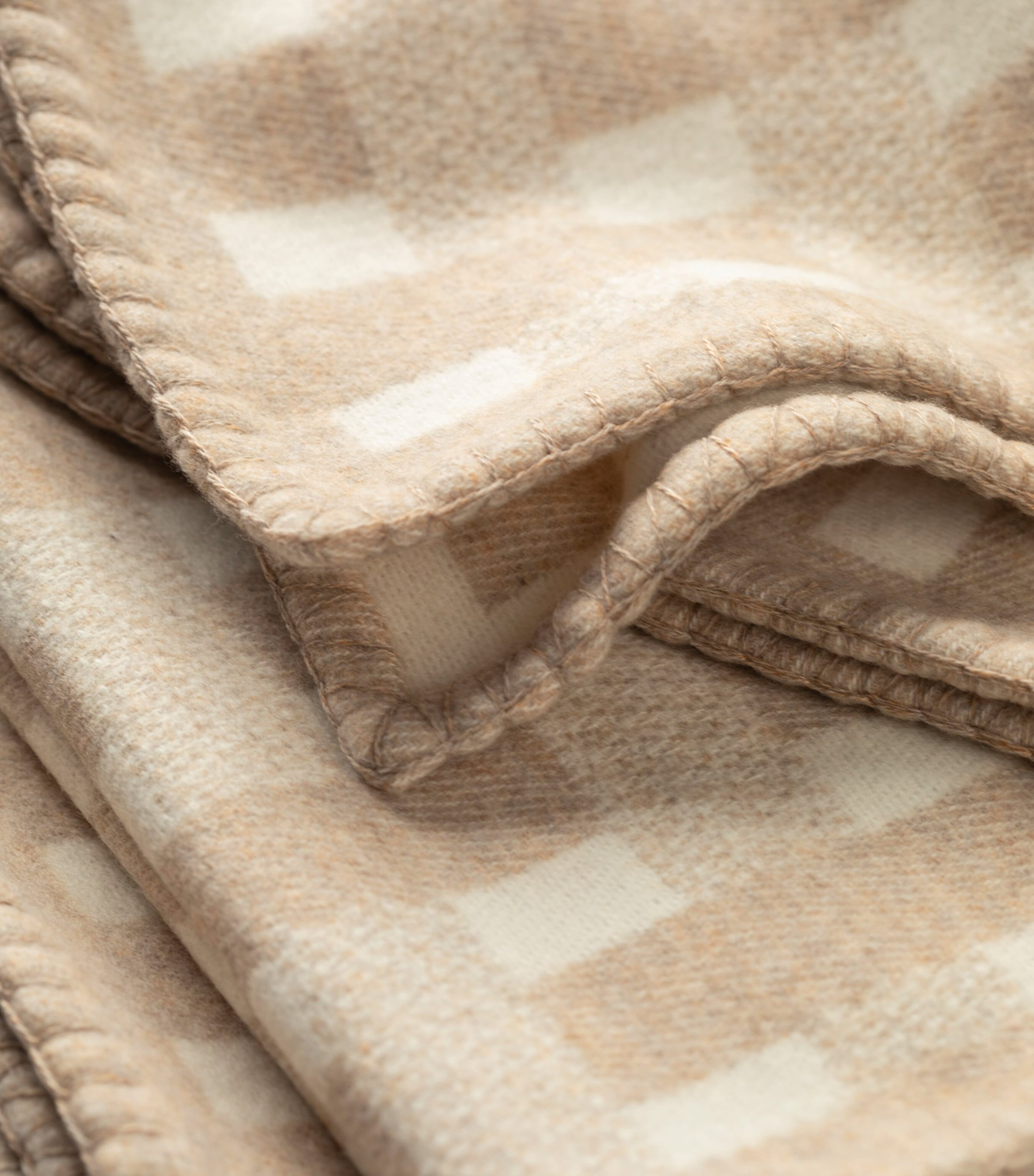 Johnstons Of Elgin Wool-Cashmere Basketweave Throw (190cm x 140cm) Oatmeal & White Image 3