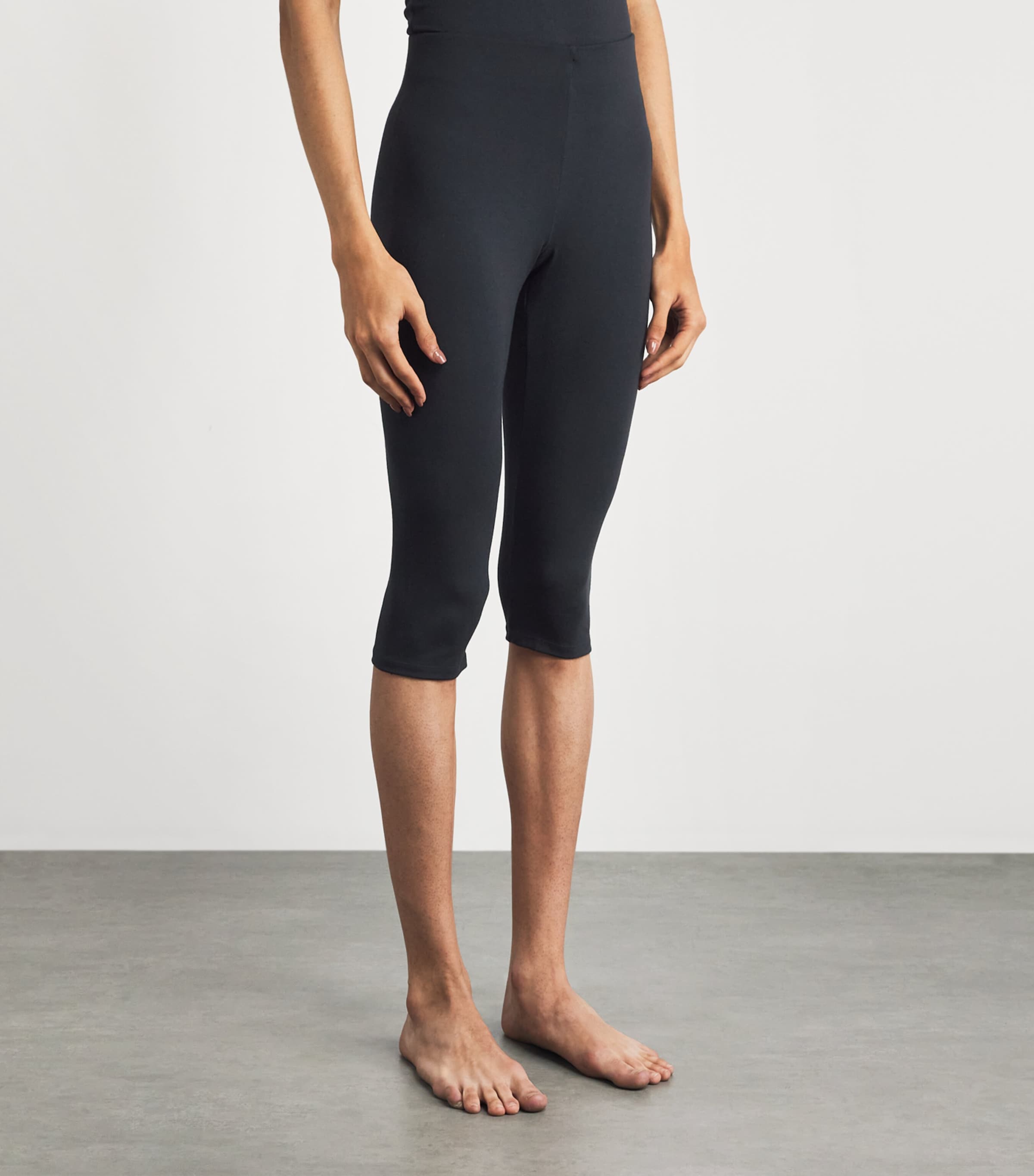 Skims Womens Smooth Layers Capri Pants Obsidian Image 4