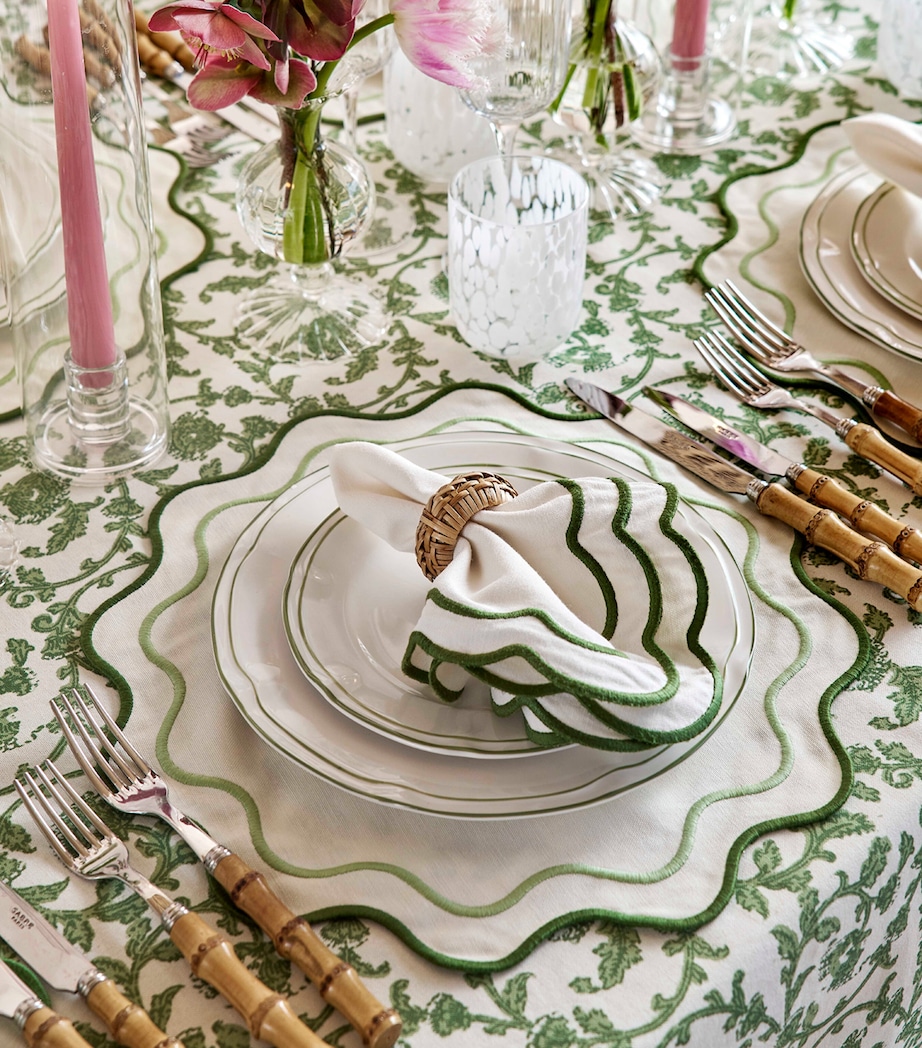 Set of 4 Apple Placemats (35cm x 46cm) WHITE/ GREEN Image 2