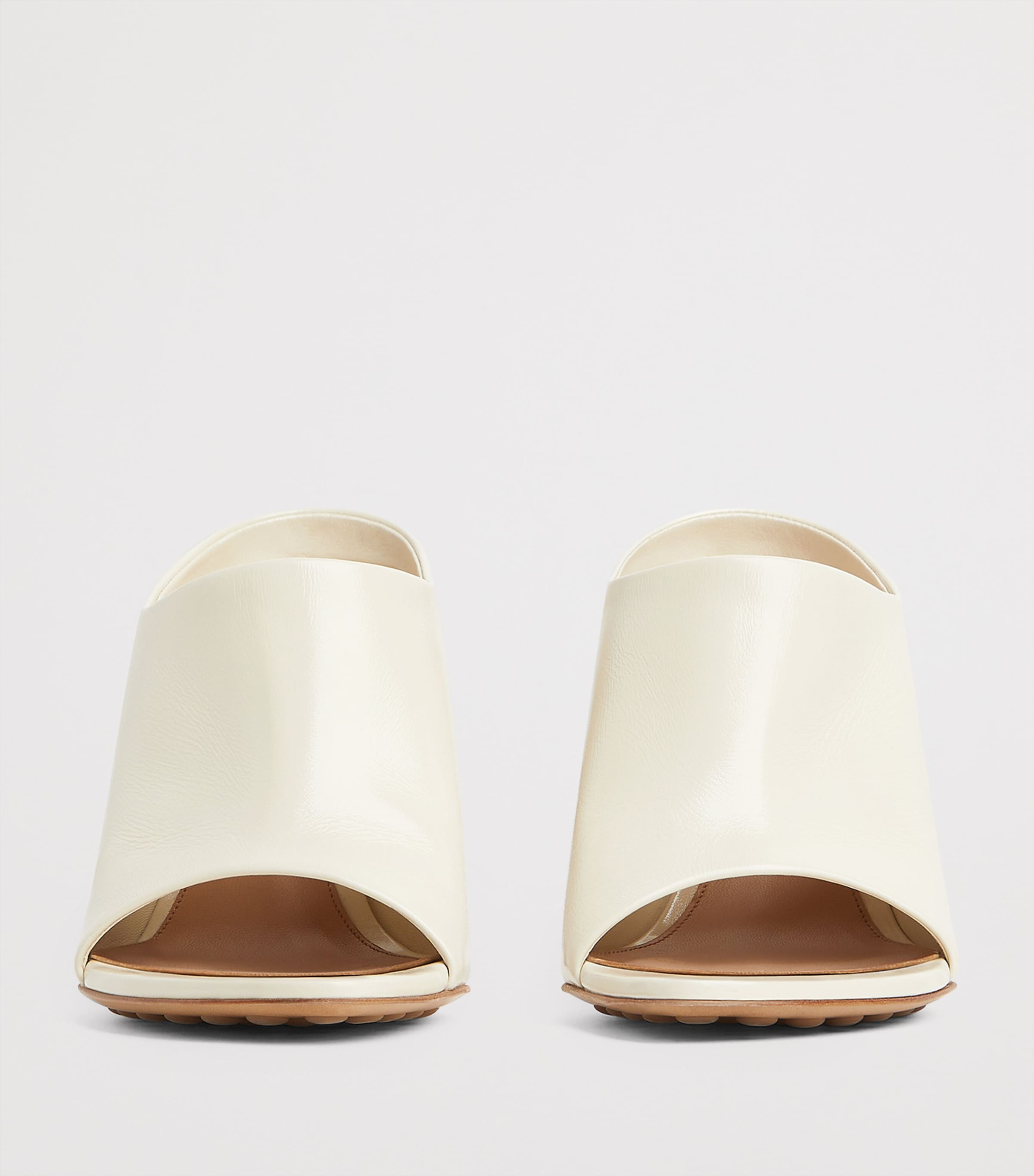 【関税＆送料込み】Bottega Veneta Rana Leather Mules Rana leather mules in black - Bottega Veneta | Mytheresa