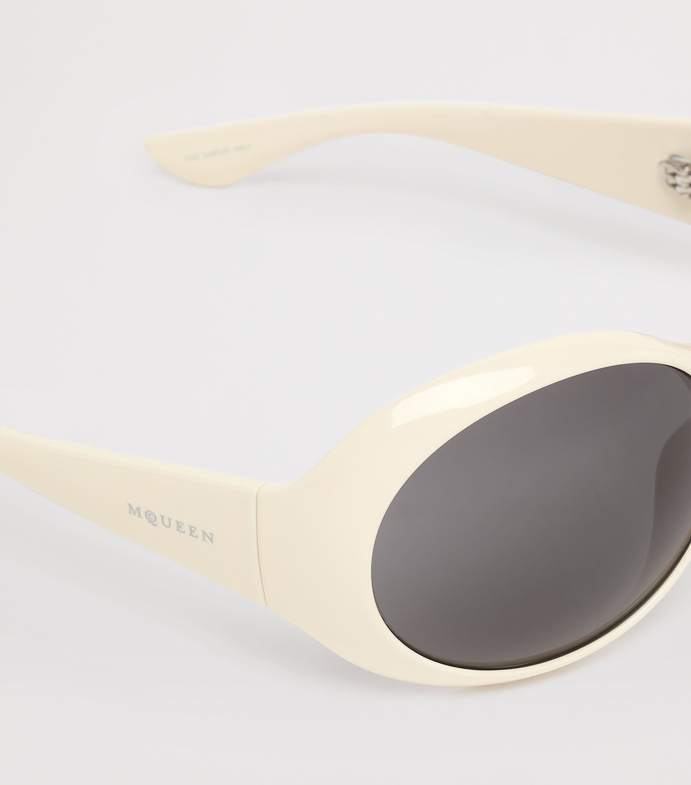 McQueen Round Kate Sunglasses Image 5