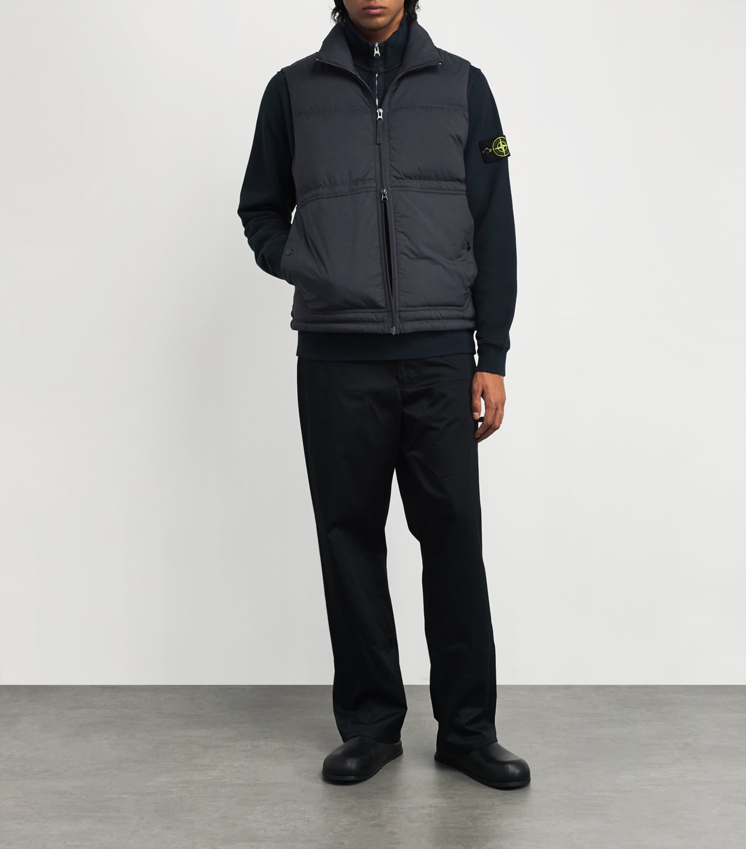 Water-Repellent Down Gilet V0029 Image 2