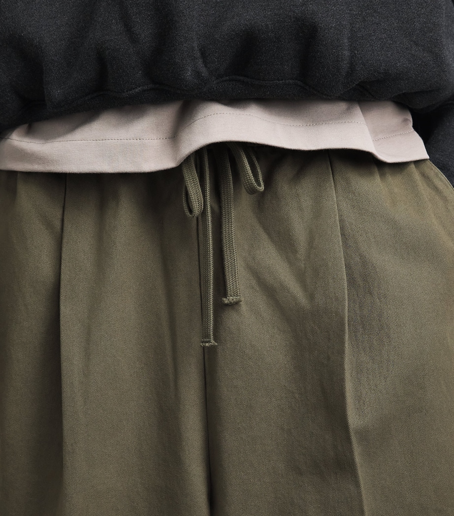 FEAR OF GOD ESSENTIALS Mens Cotton Pleated Drawstring Trousers Moss Image 3