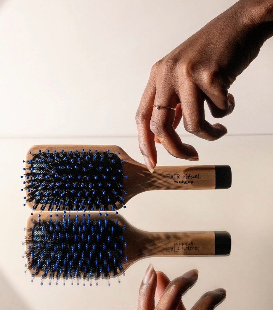 The Pocket Brush Radiance and Softness NO COLOUR Image 2