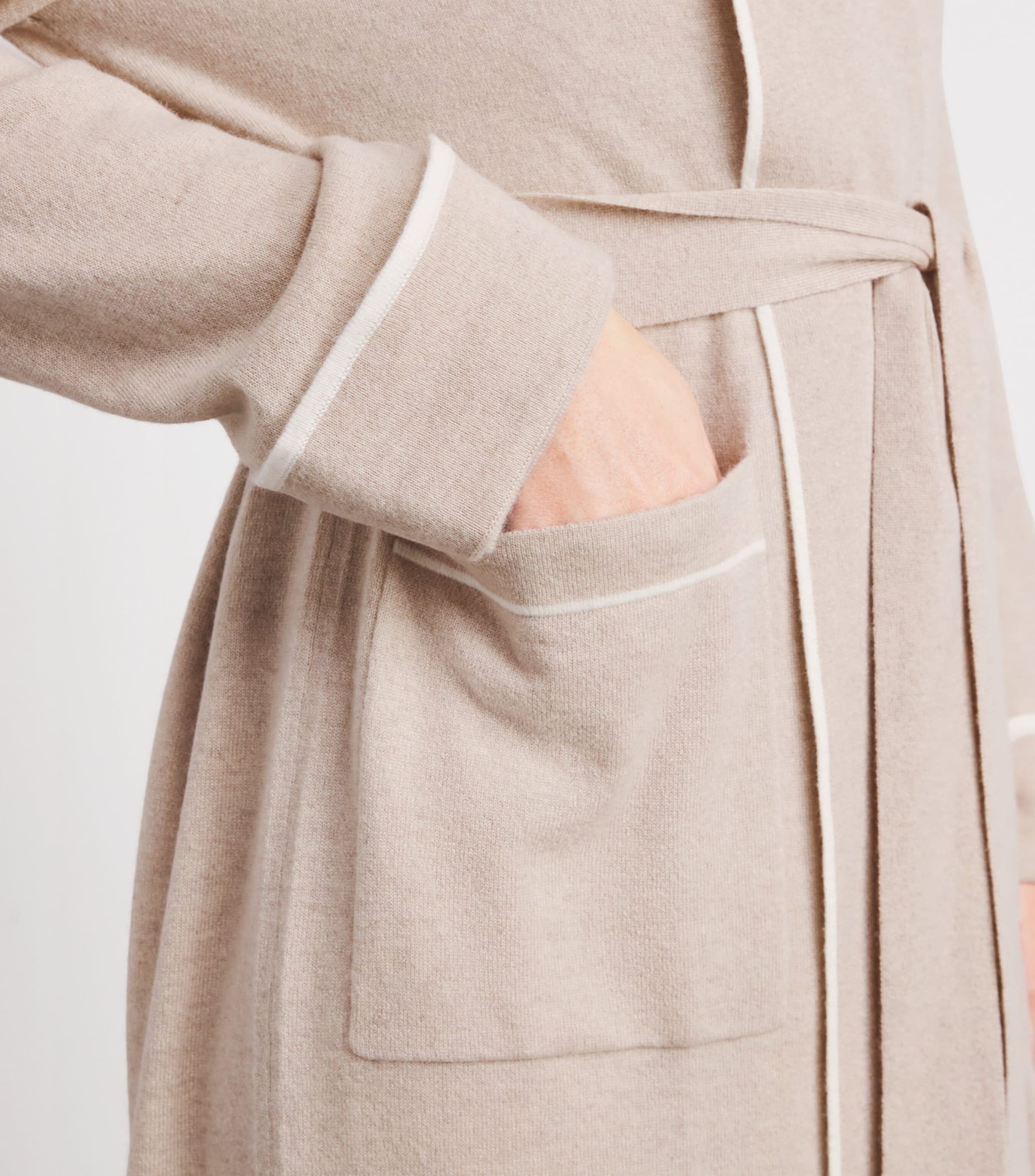 arch 4 Womens Kid Cashmere Whitehall Place Robe Feather Image 3