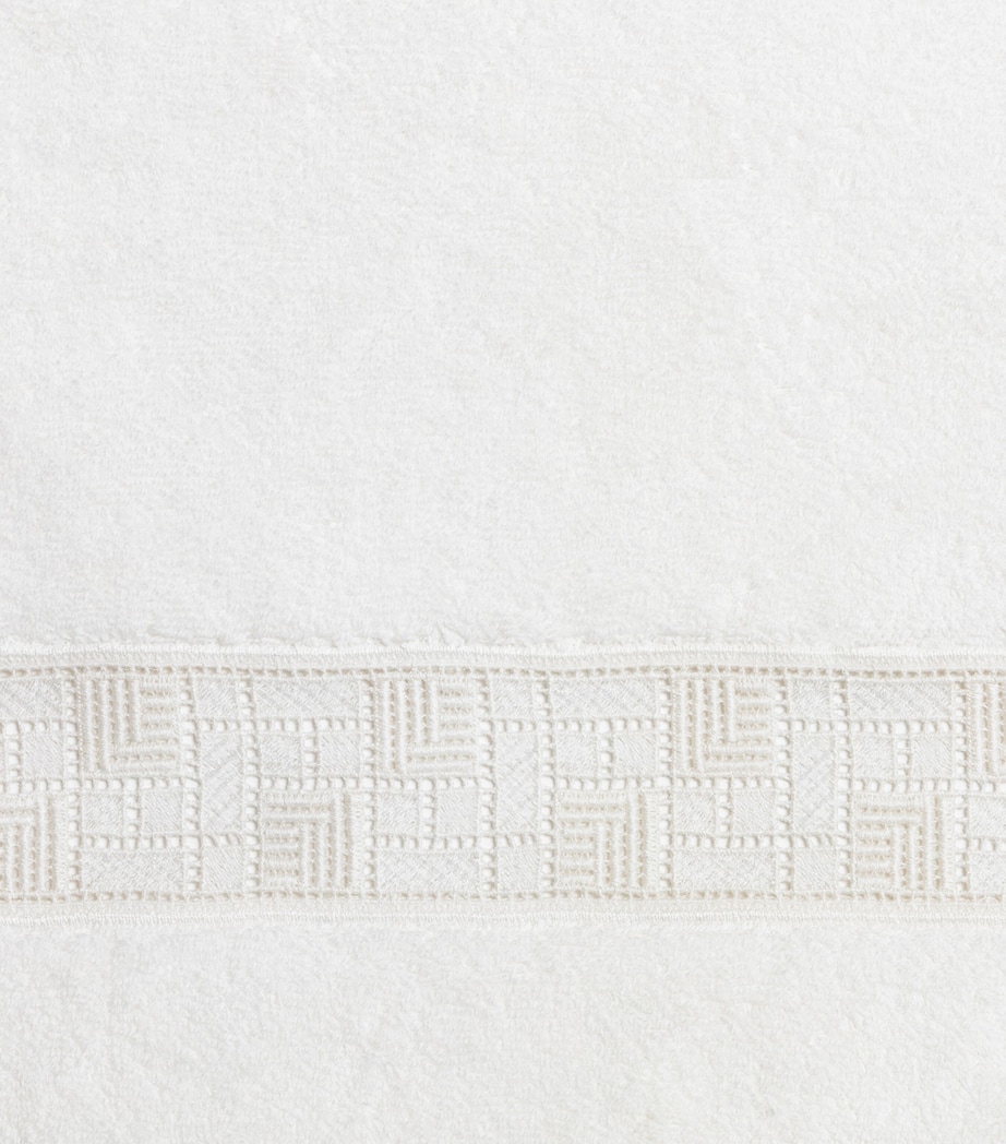 Maze Lace Hand Towel 2136 - MILK Image 4